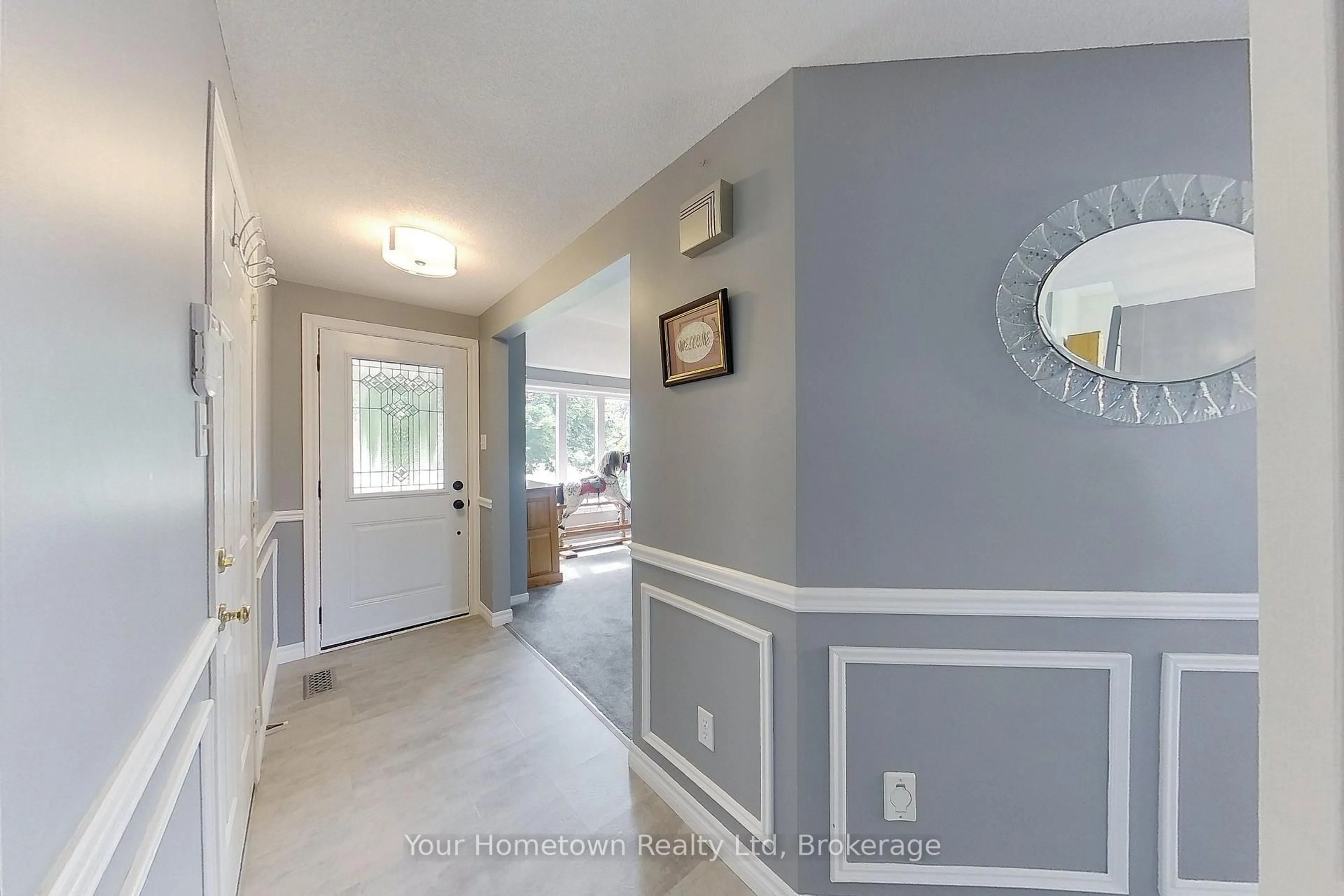 Indoor foyer for 428 Flannery Dr, Centre Wellington Ontario N1M 3P4