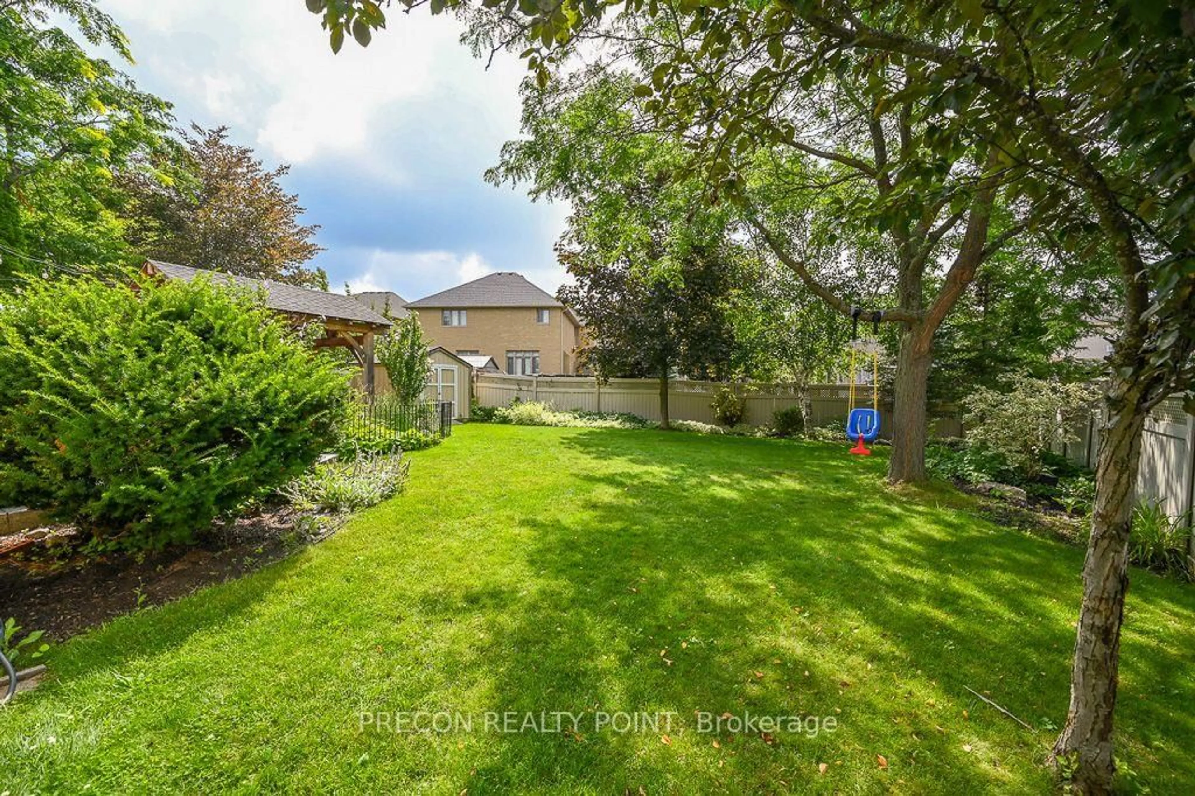 A pic from outside/outdoor area/front of a property/back of a property/a pic from drone, street for 67 Jeffrey Dr, Hamilton Ontario L9K 1R8