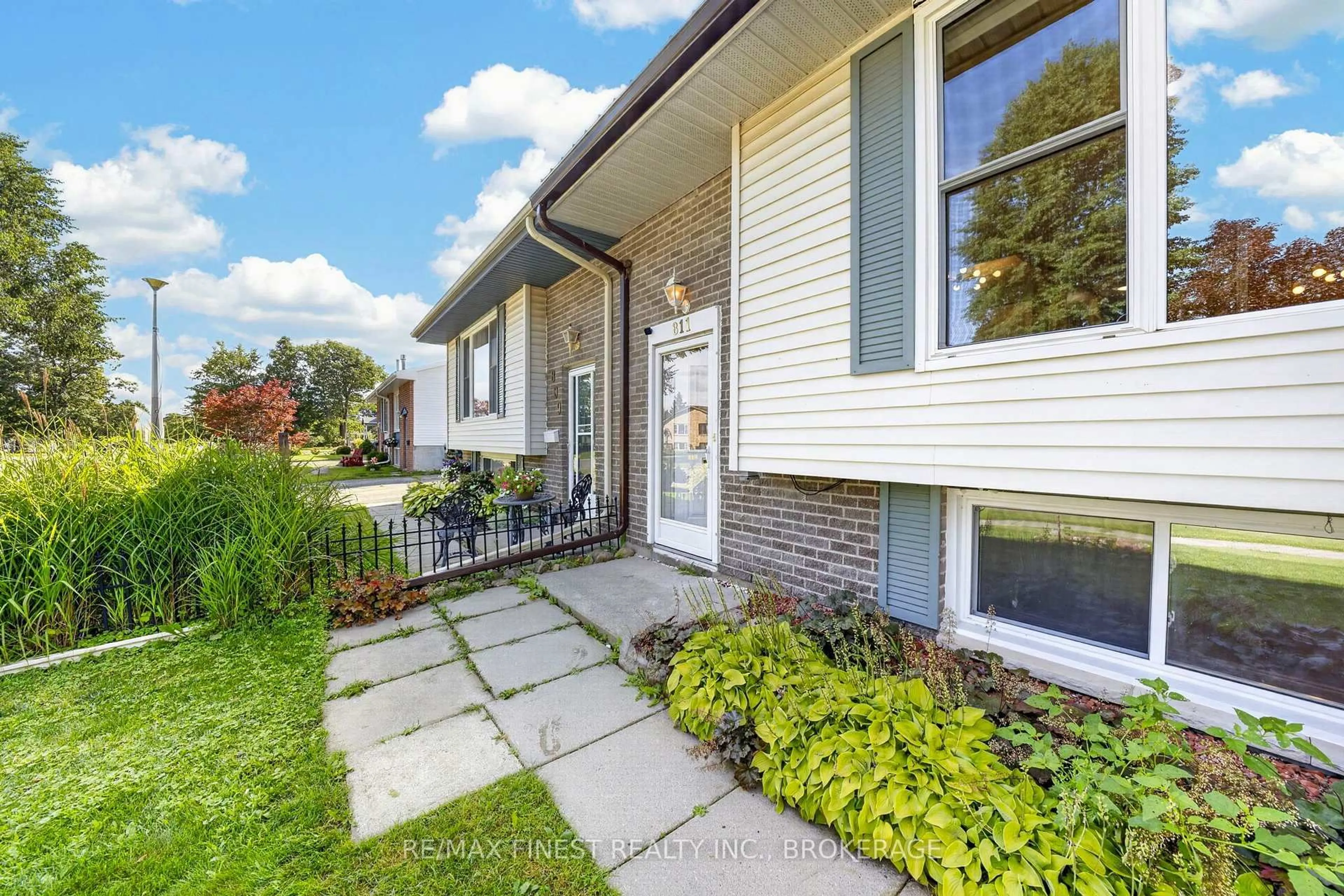Home with brick exterior material, street for 811 Cunningham Cres, Brockville Ontario K6V 6H3