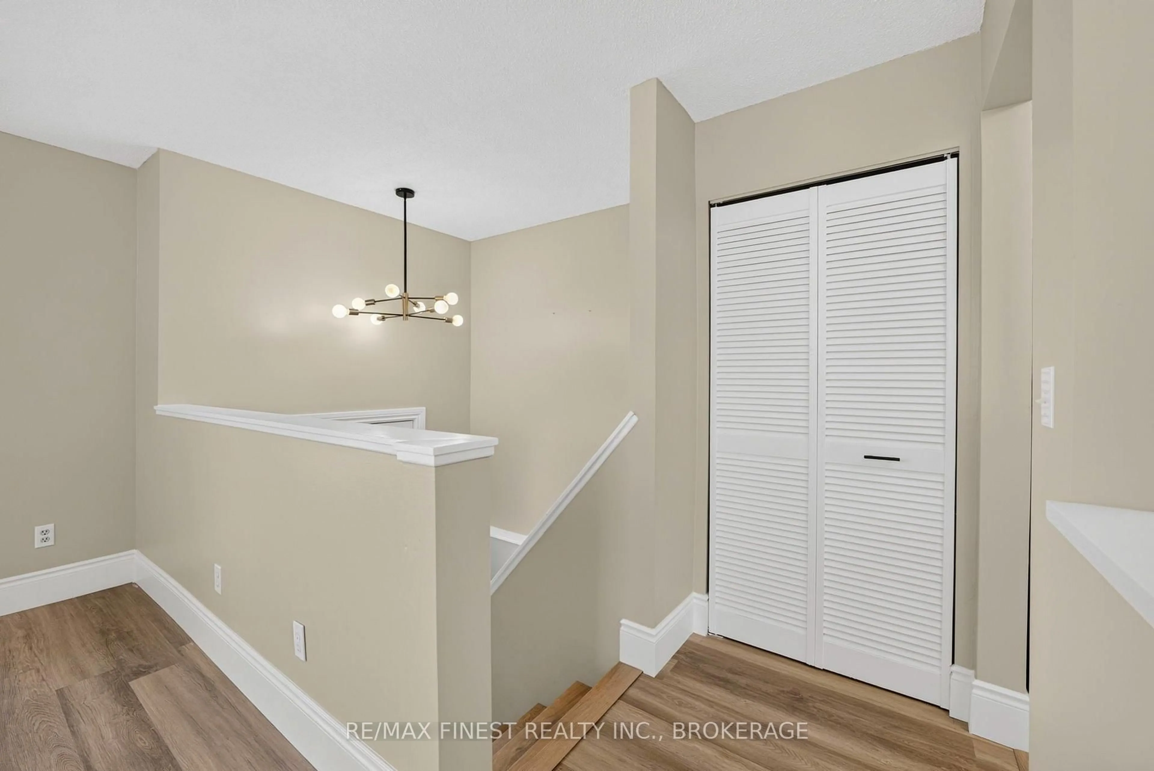 Unknown for 811 Cunningham Cres, Brockville Ontario K6V 6H3