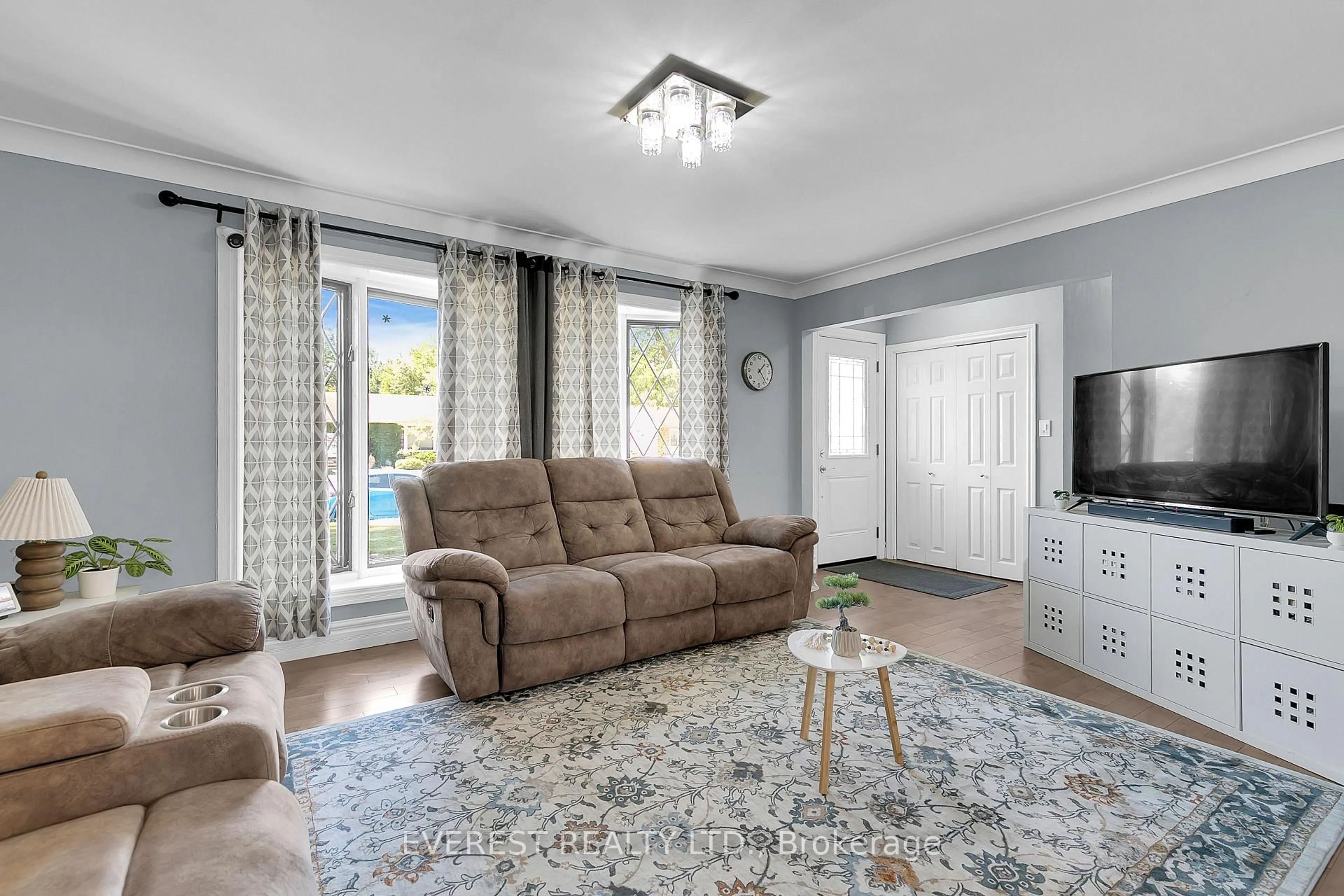 Living room with furniture, unknown for 3992 Longfellow Ave, Windsor Ontario N9G 2B3