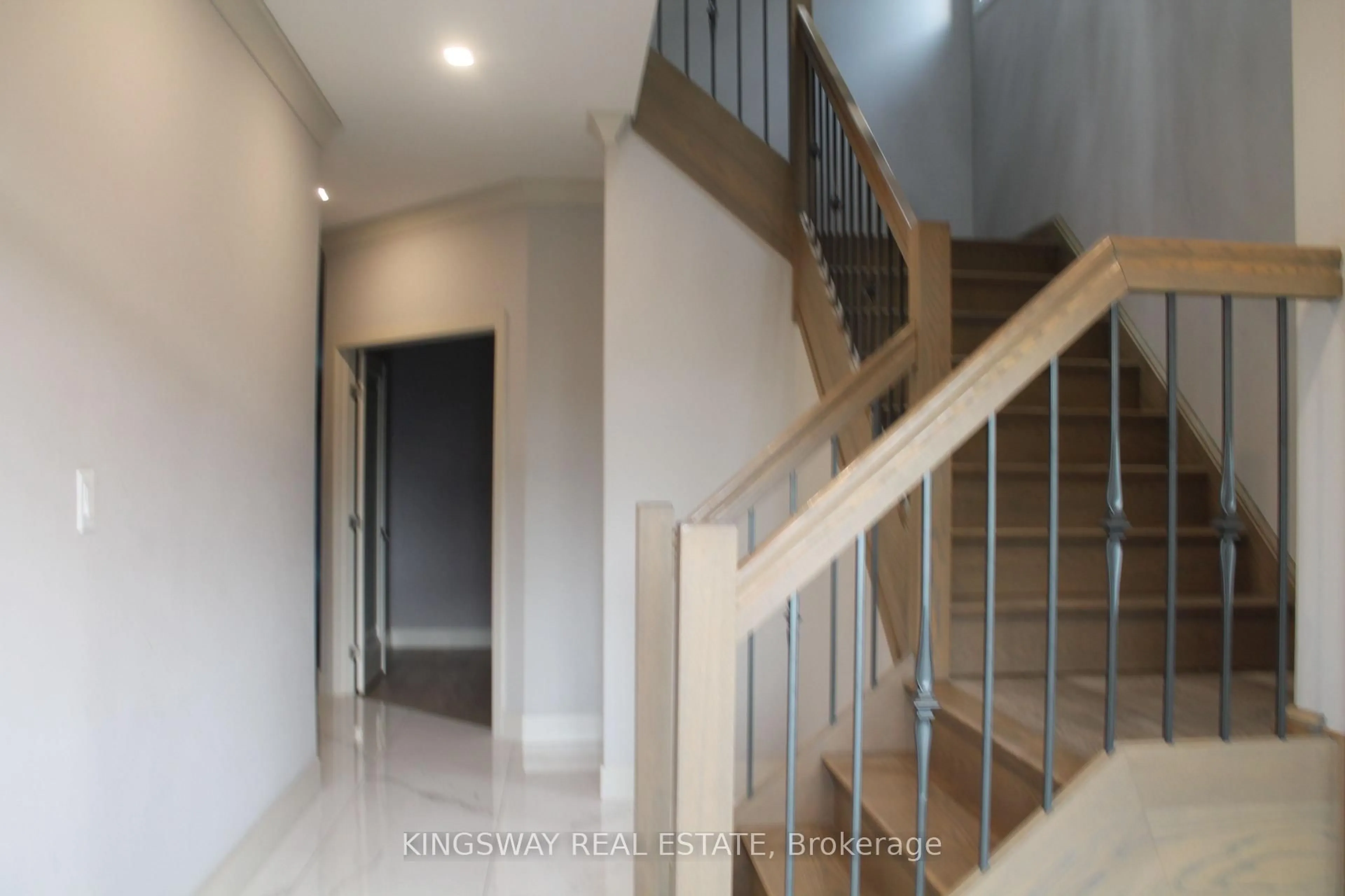 Indoor foyer for 2255 CONSTANCE Ave, London South Ontario N6M 0G4