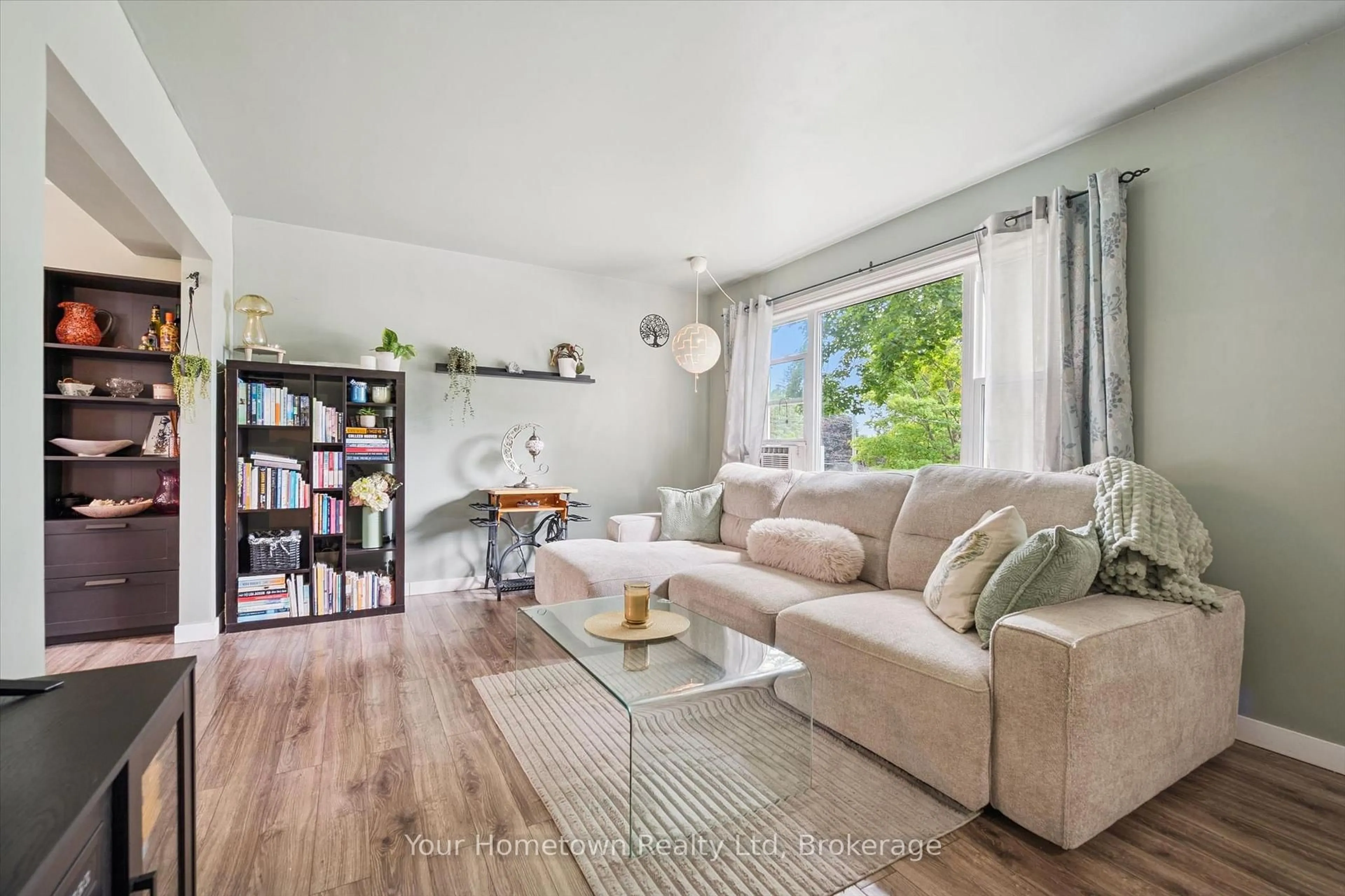 Living room with furniture, unknown for 497 St Patrick St, Centre Wellington Ontario N1M 1N1