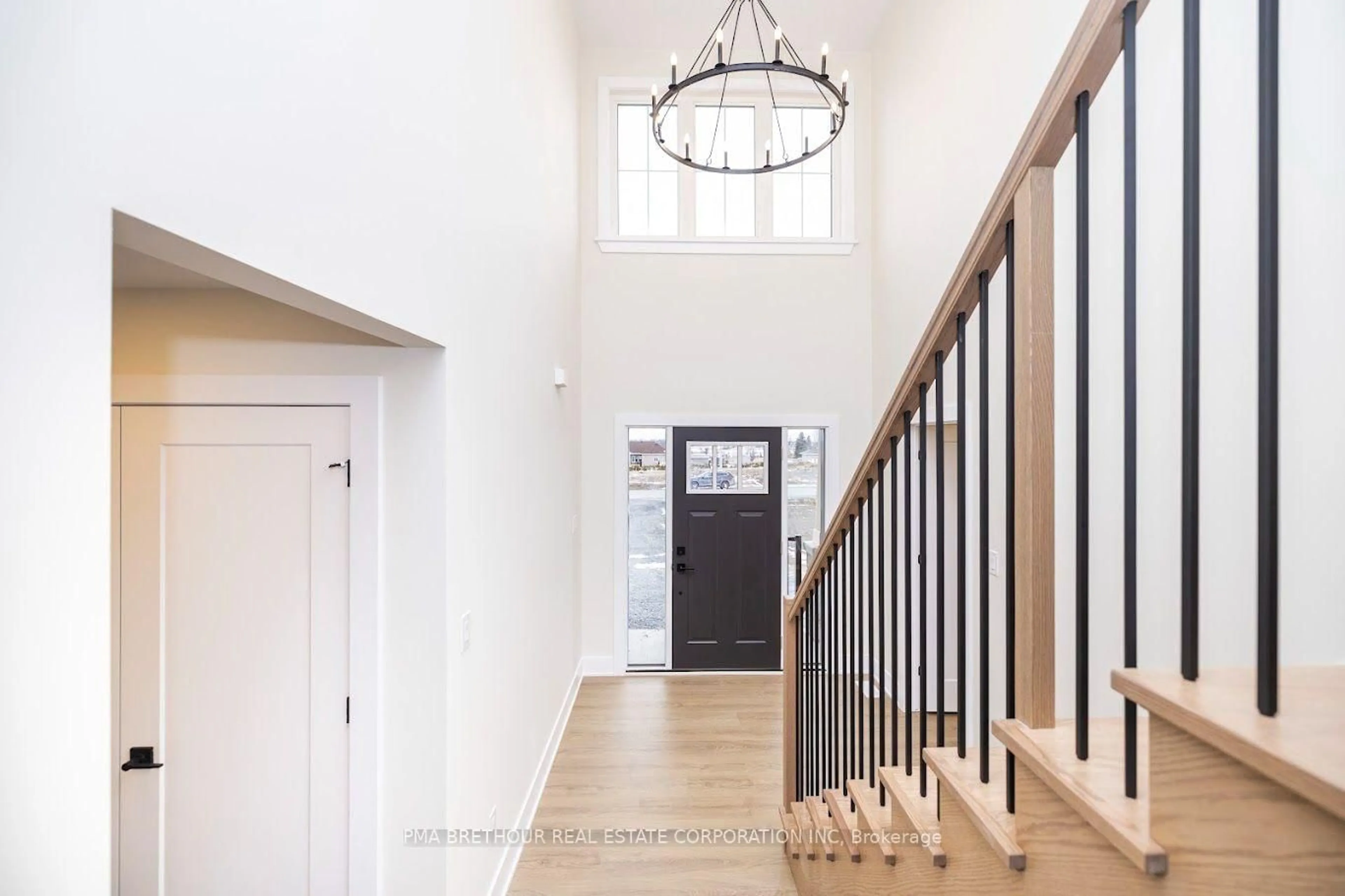 Indoor entryway for 240 Trudeau Cres, Russell Ontario K4R 1E5