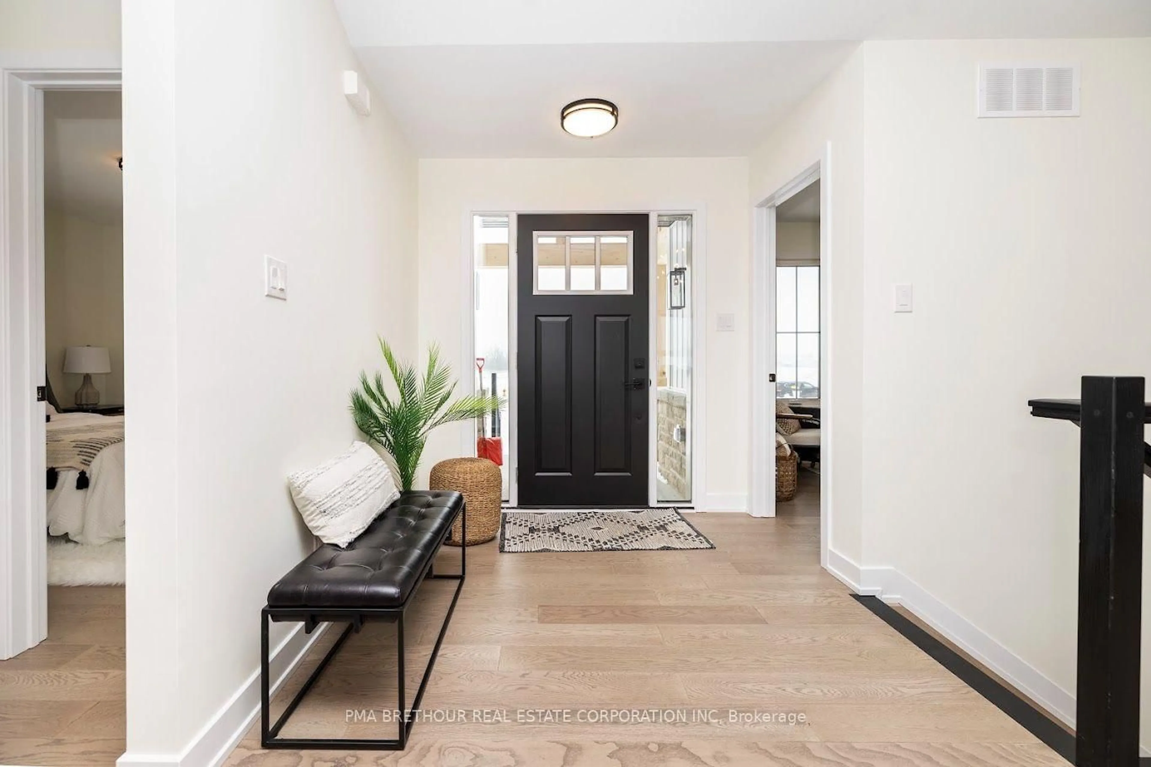 Indoor entryway for 248 Trudeau Cres, Russell Ontario K4R 1E6