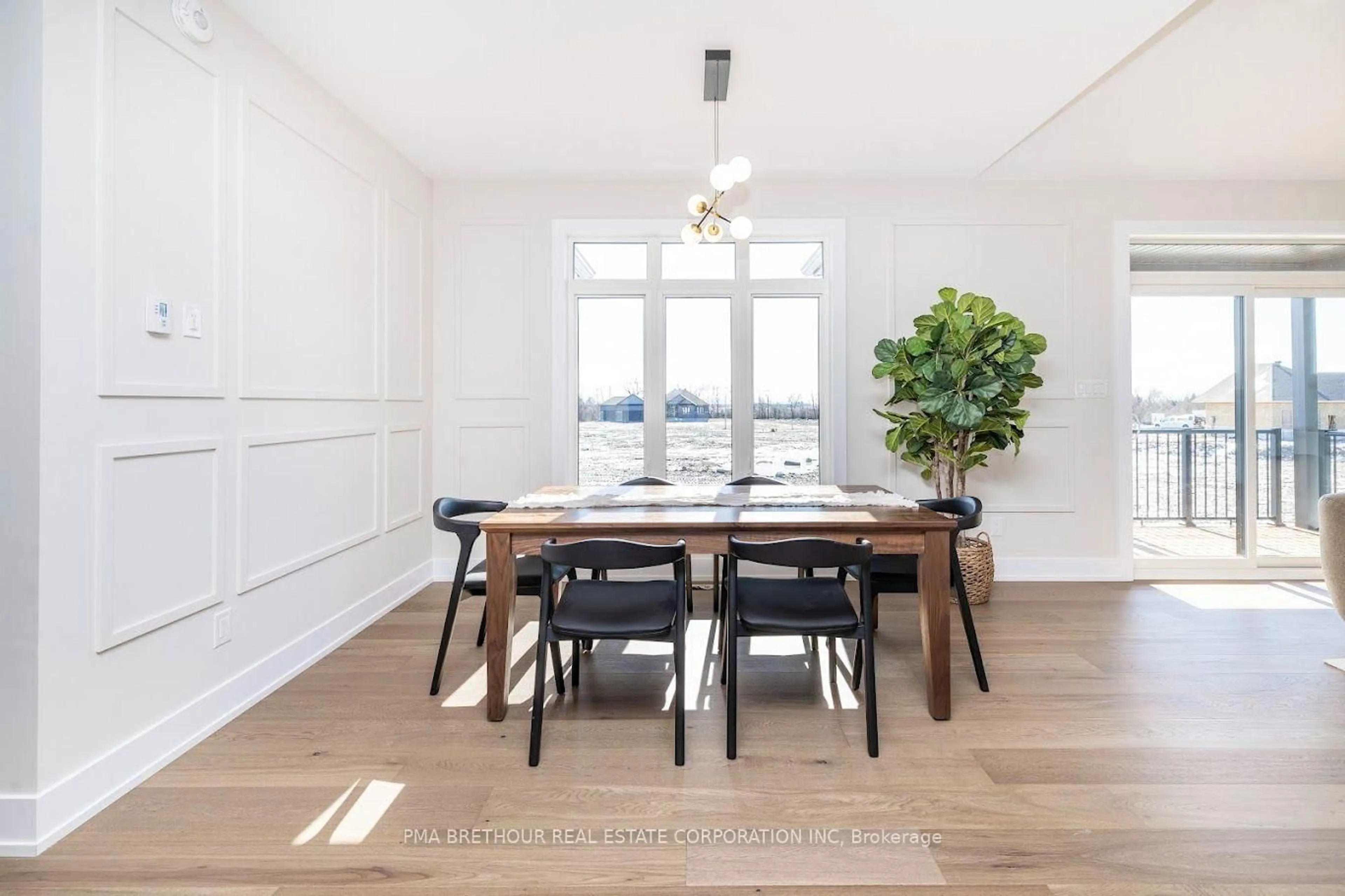 Dining room, wood/laminate floor for 200 Trudeau Cres, Russell Ontario K4R 1E6