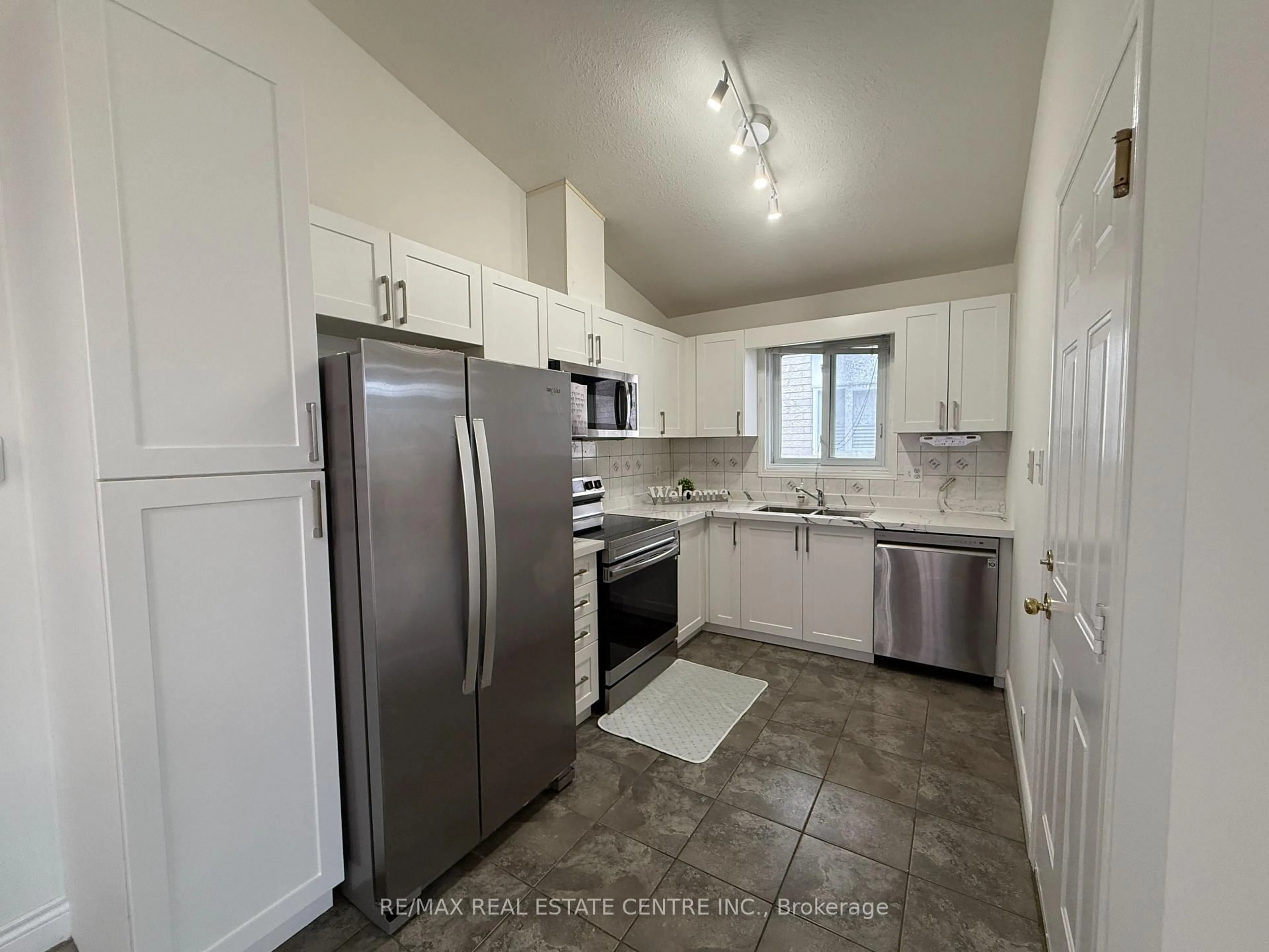 Standard kitchen, unknown for 168 Copper Leaf St, Kitchener Ontario N2E 3V9