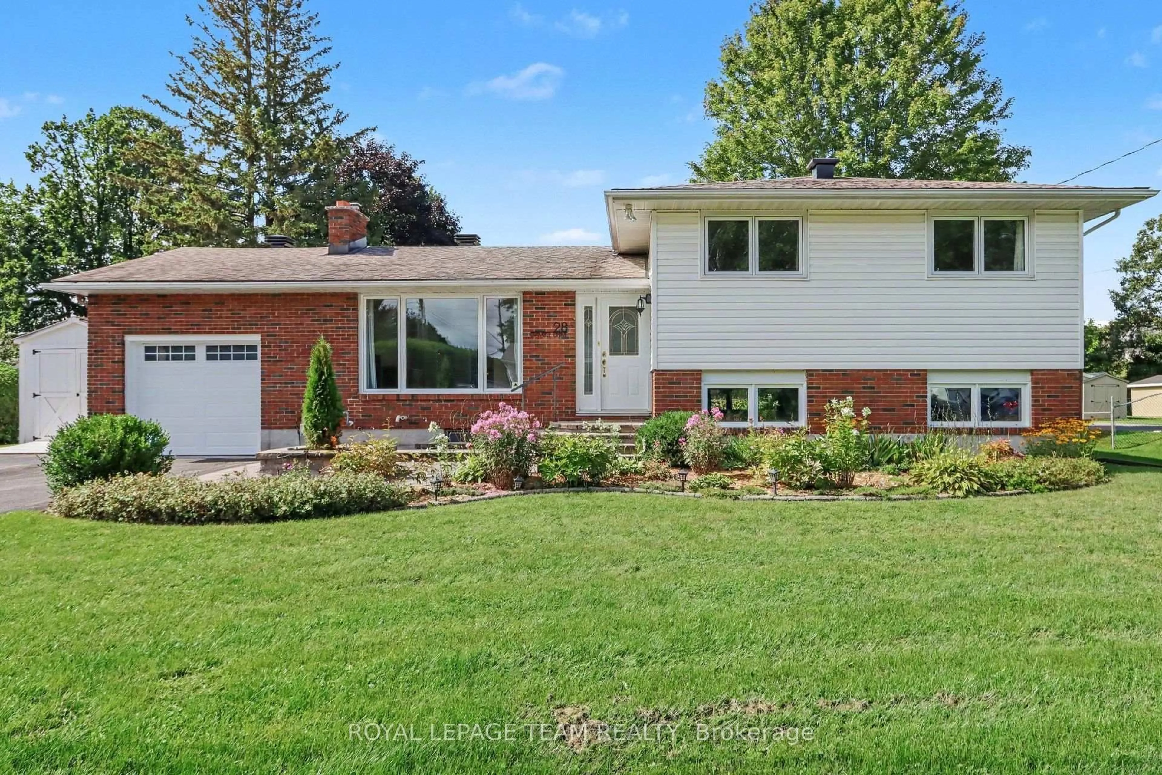 Home with brick exterior material, street for 28 Gamble Dr, Richmond Ontario K0A 2Z0
