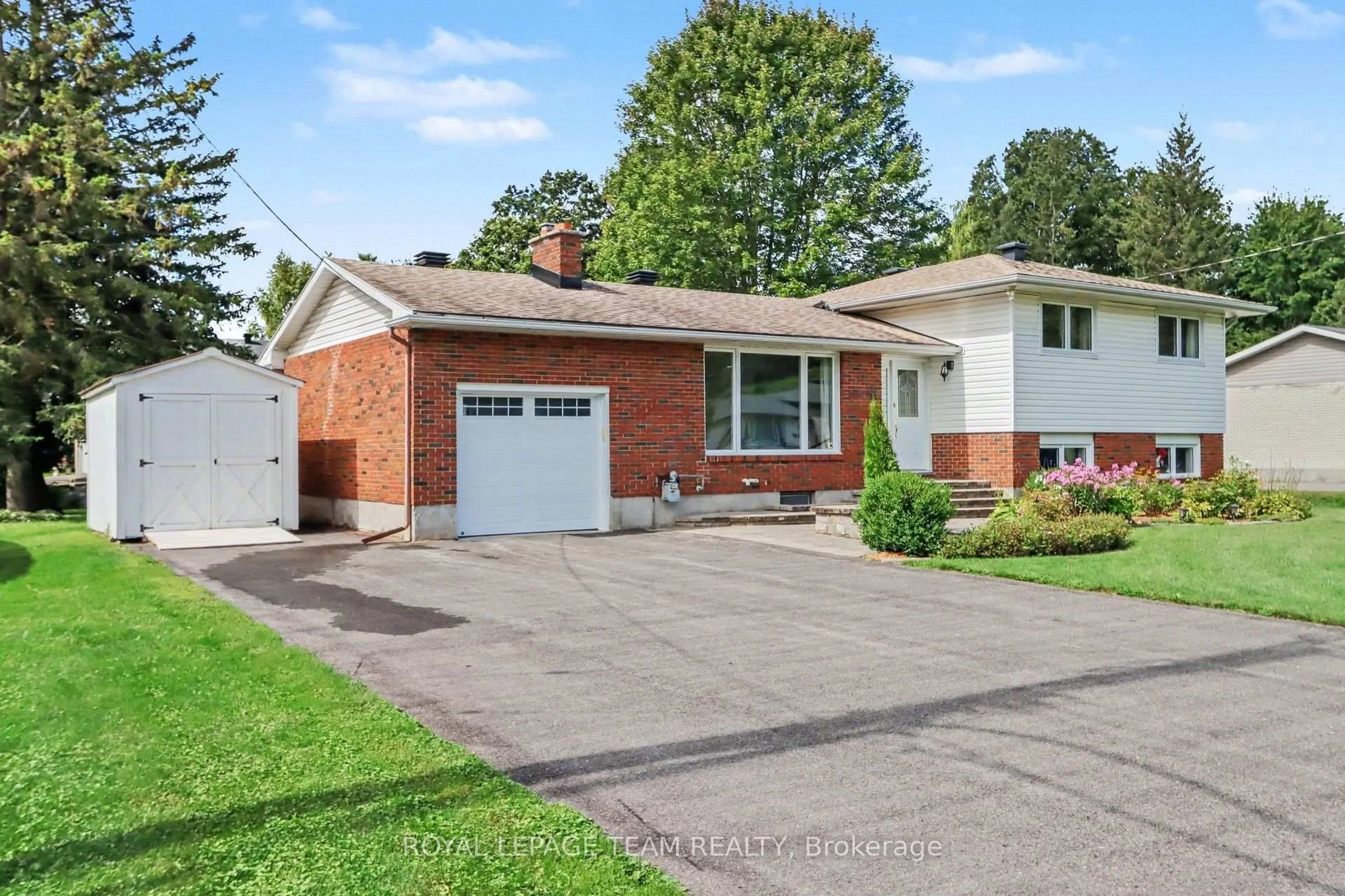 Home with brick exterior material, street for 28 Gamble Dr, Richmond Ontario K0A 2Z0