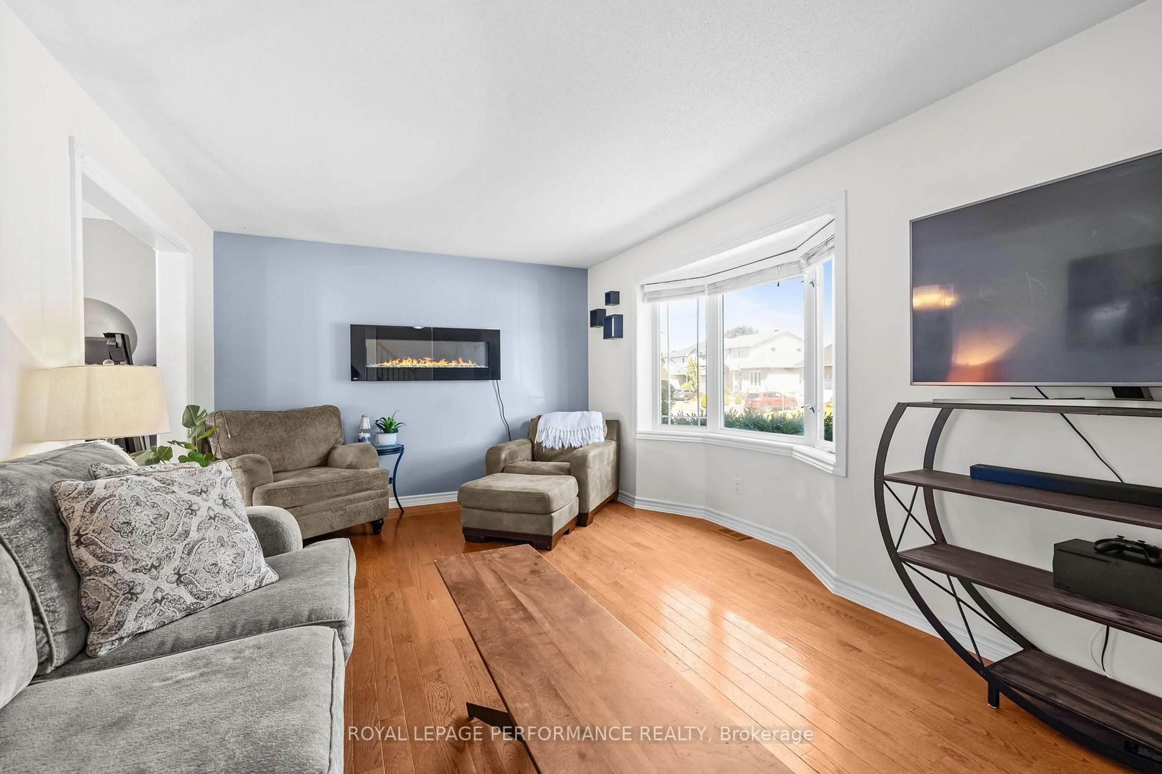 Living room with furniture, wood/laminate floor for 407 Centenaire St, Russell Ontario K0A 1W0
