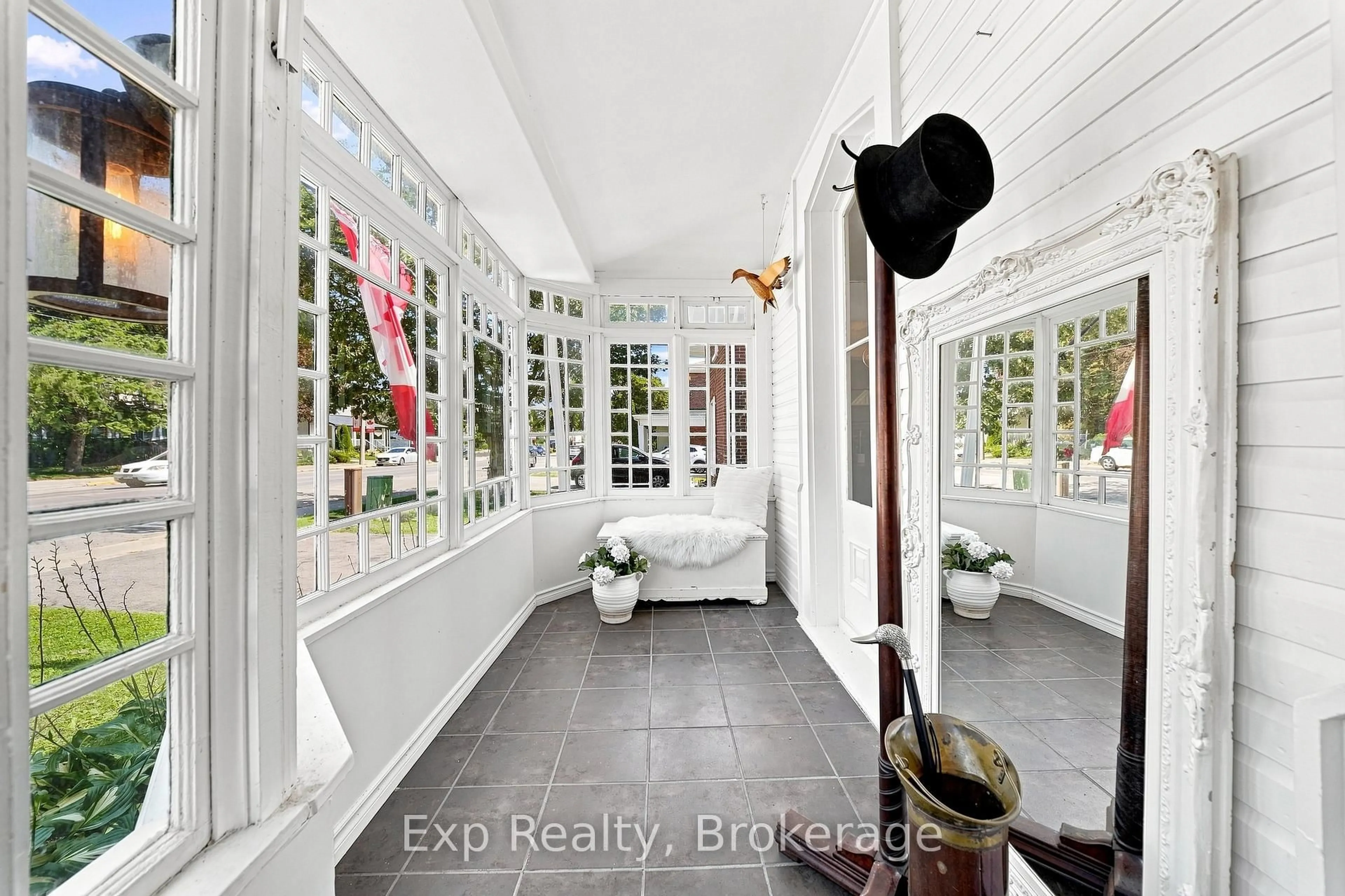 Indoor entryway for 101 Main St, Brighton Ontario K0K 1H0