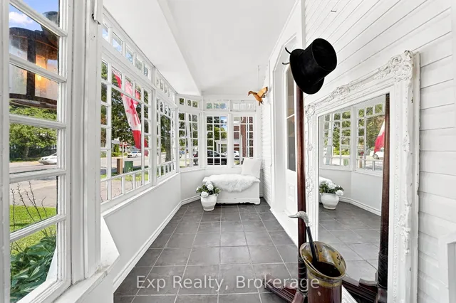 101 Main St, Brighton 4