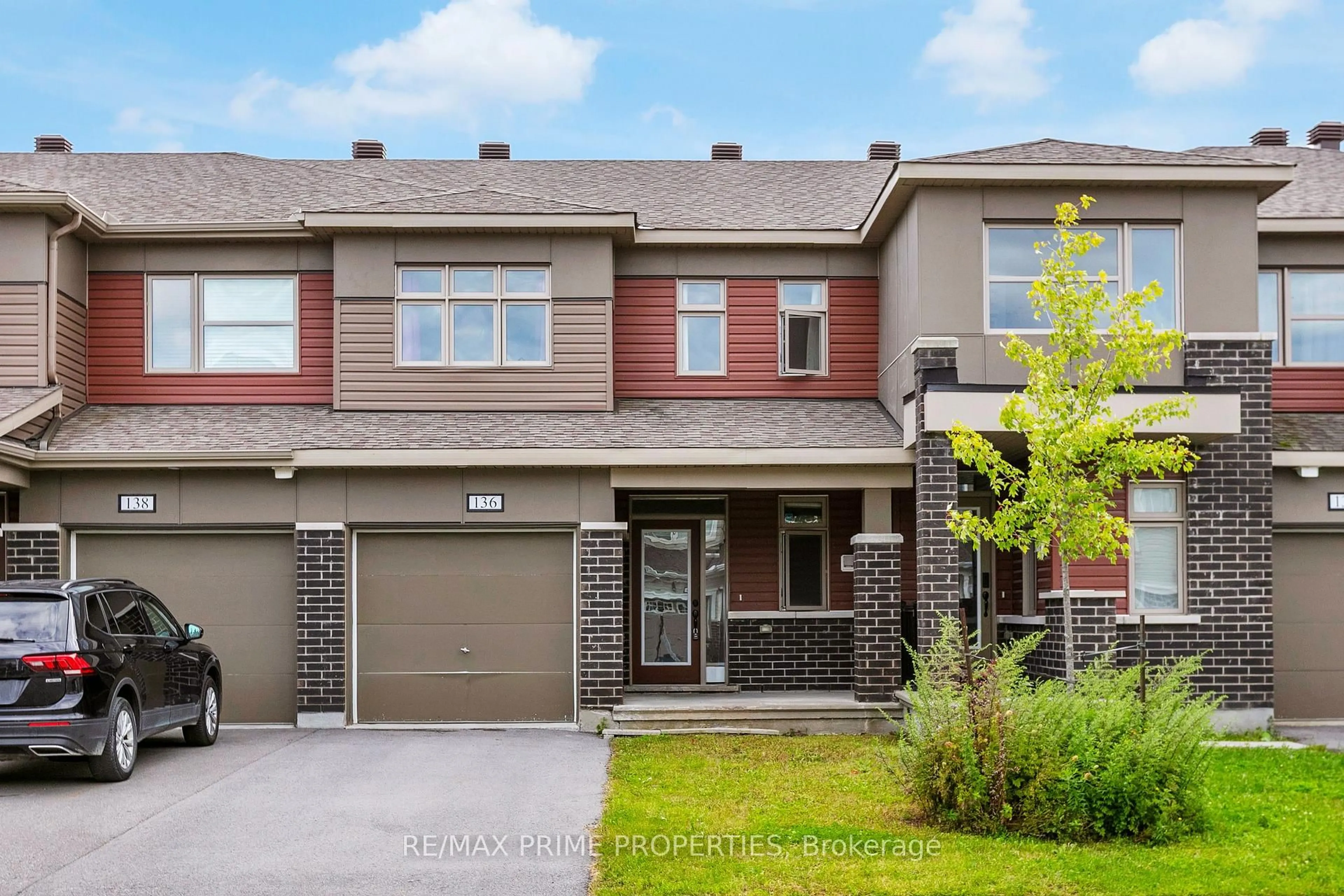 Home with brick exterior material, street for 136 Lanceleaf Way, Stittsville Ontario K2V 0J9
