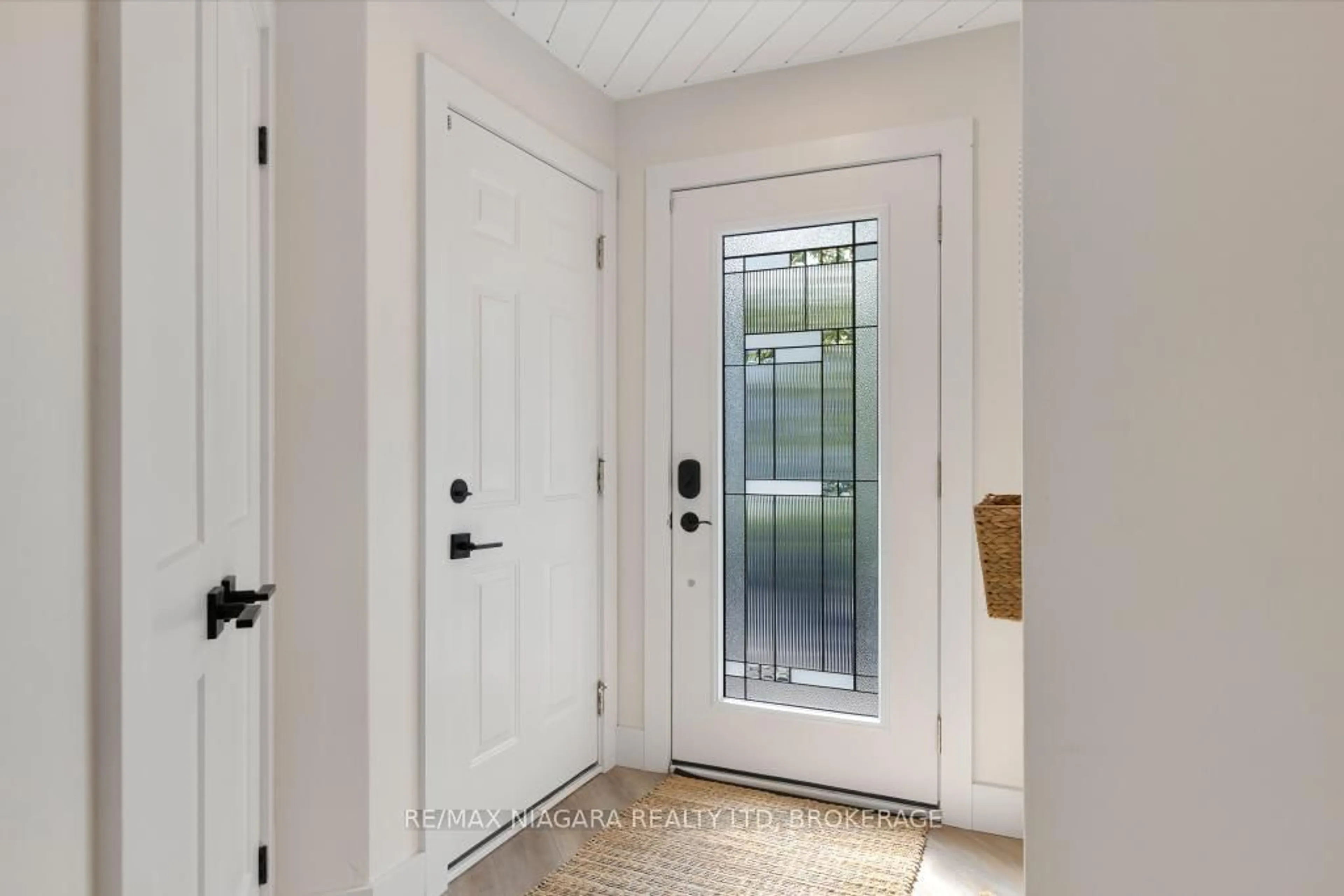 Indoor entryway for 7 Lakeside Dr #66, St. Catharines Ontario L2M 1P3