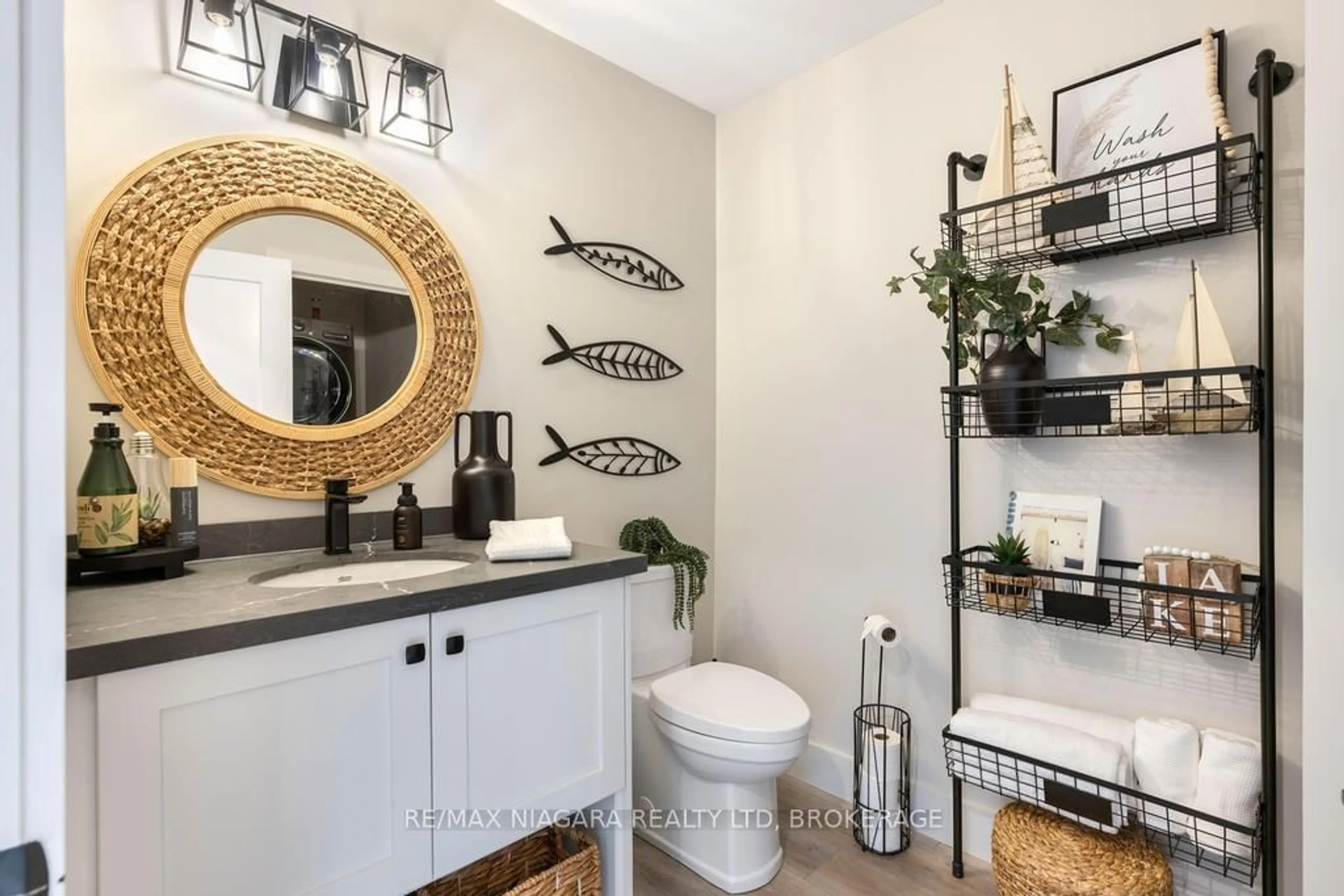 Contemporary bathroom, ceramic/tile floor for 7 Lakeside Dr #66, St. Catharines Ontario L2M 1P3