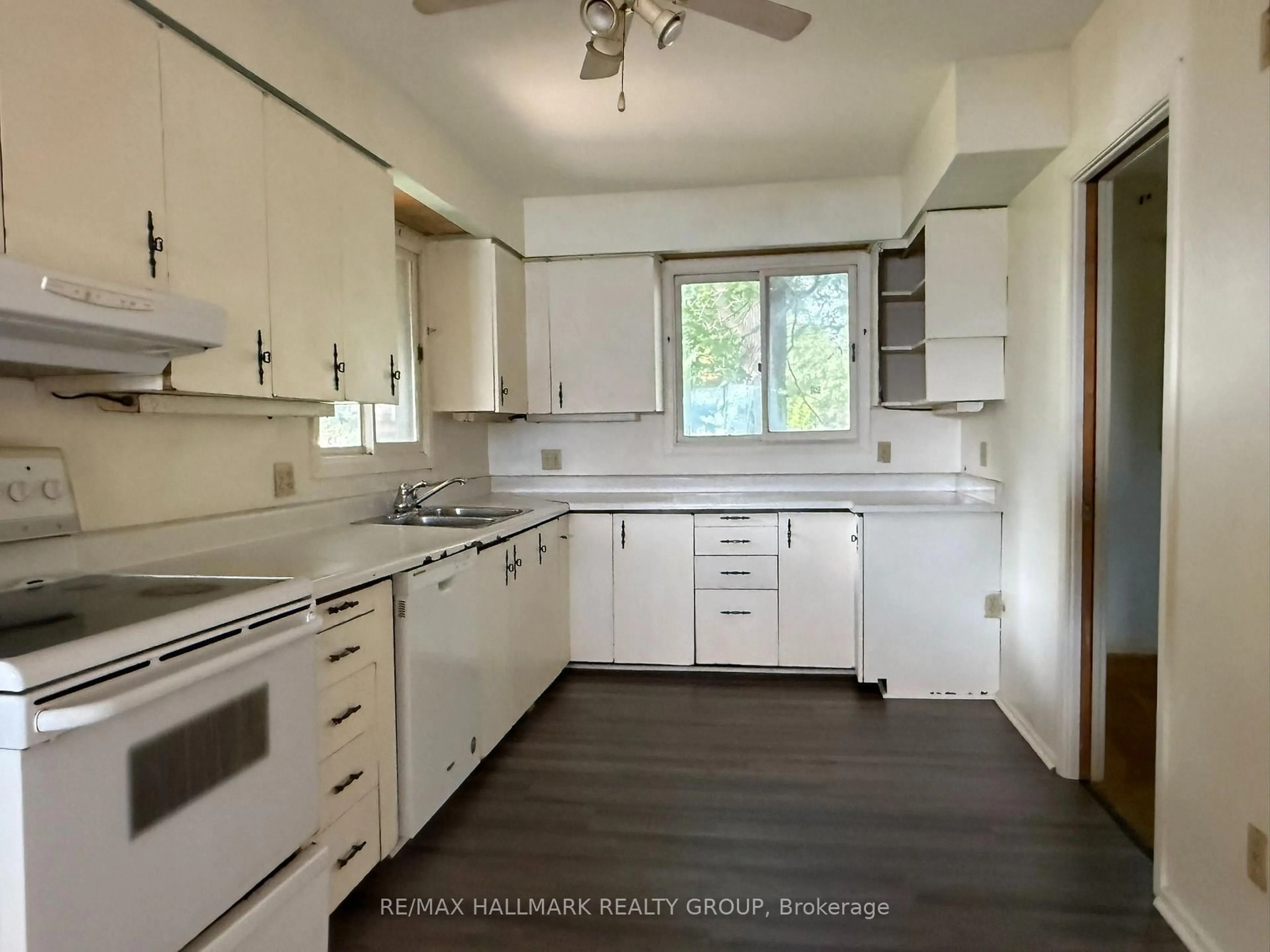 Standard kitchen, unknown for 488 Bayview Dr, Ottawa Ontario K0A 3M0