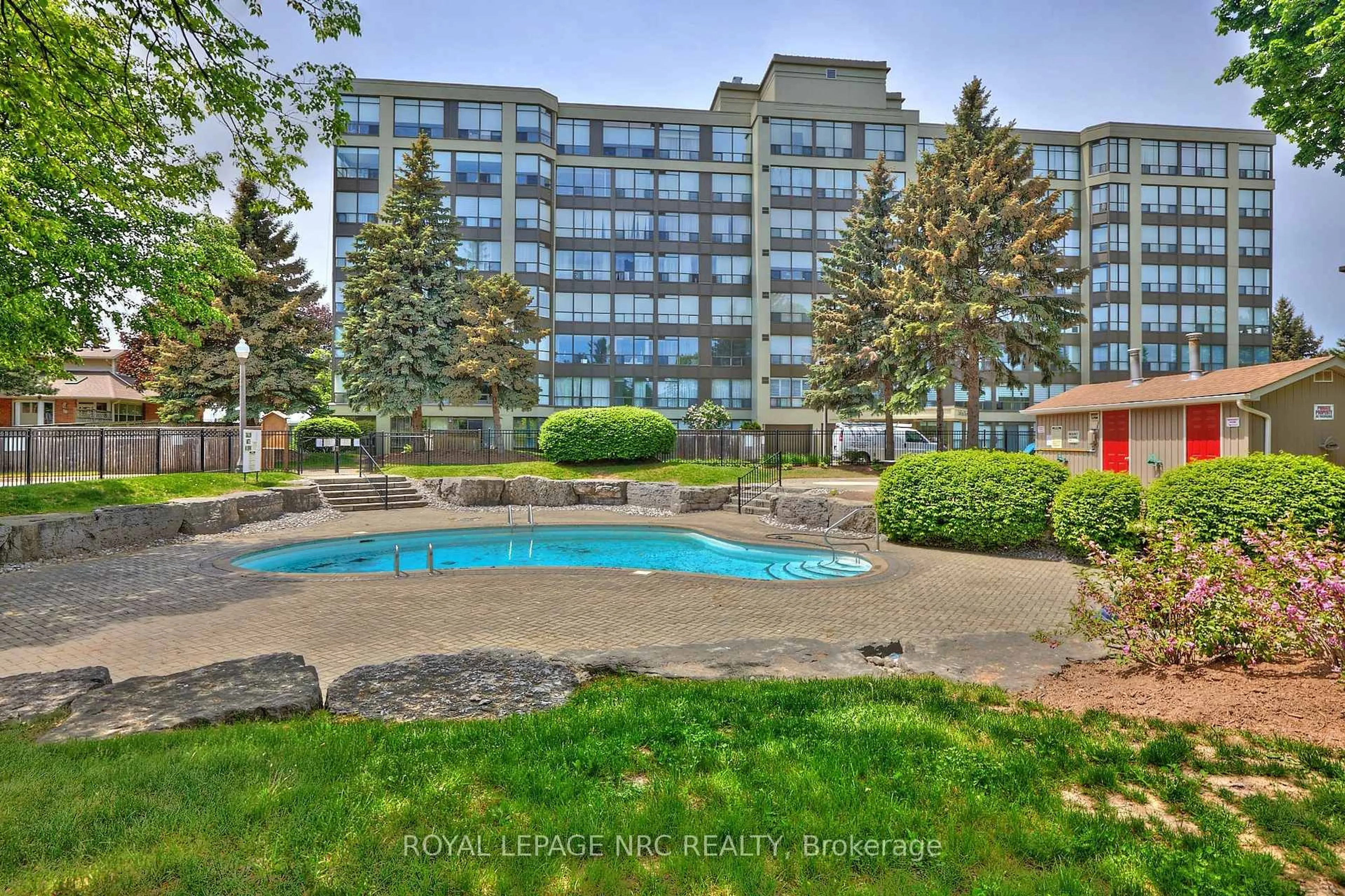 Pool for 5100 DORCHESTER Rd ##606, Niagara Falls Ontario L2E 7H4
