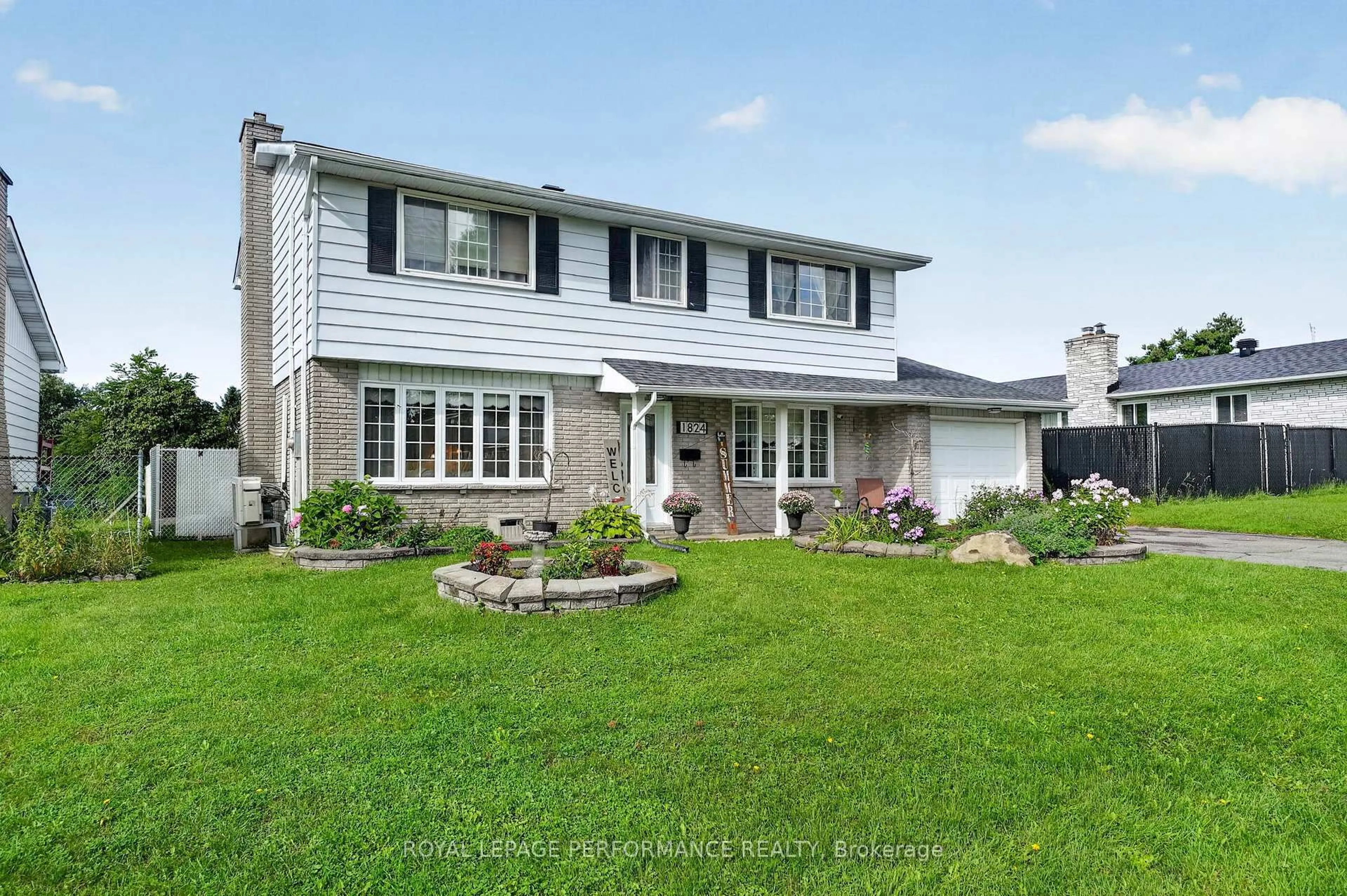 Home with vinyl exterior material, street for 1824 Elgin St, Cornwall Ontario K6J 5C1