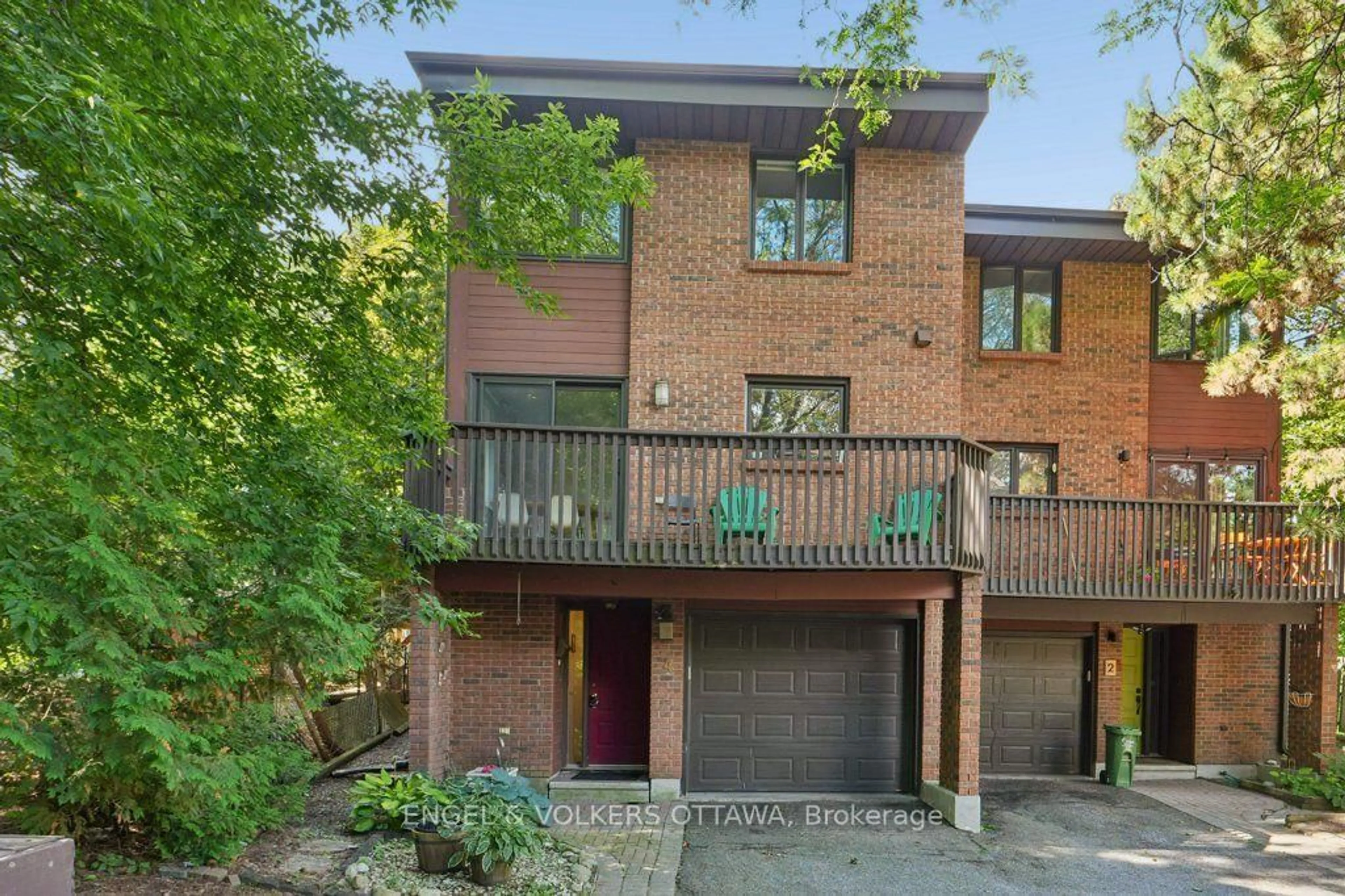 Home with brick exterior material, street for 535 Hilson Ave #4, Ottawa Ontario K1Z 6C9