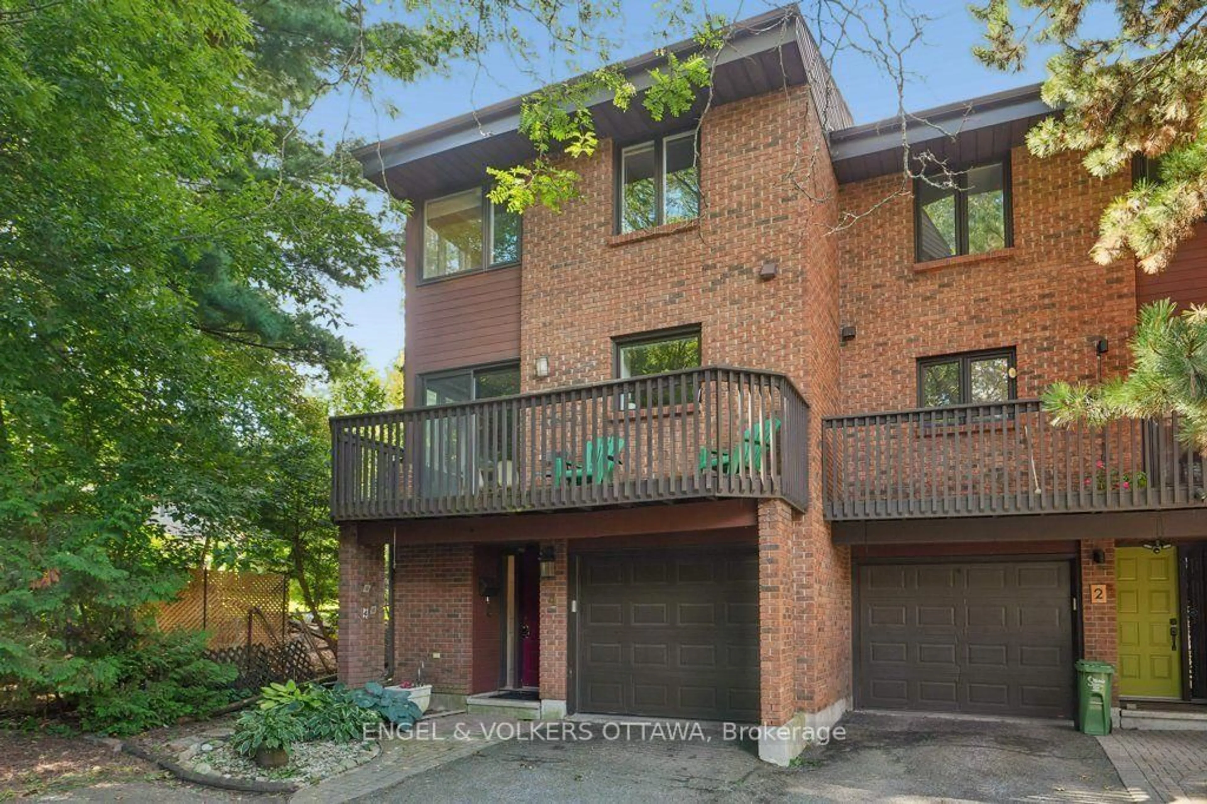 Home with brick exterior material, street for 535 Hilson Ave #4, Ottawa Ontario K1Z 6C9