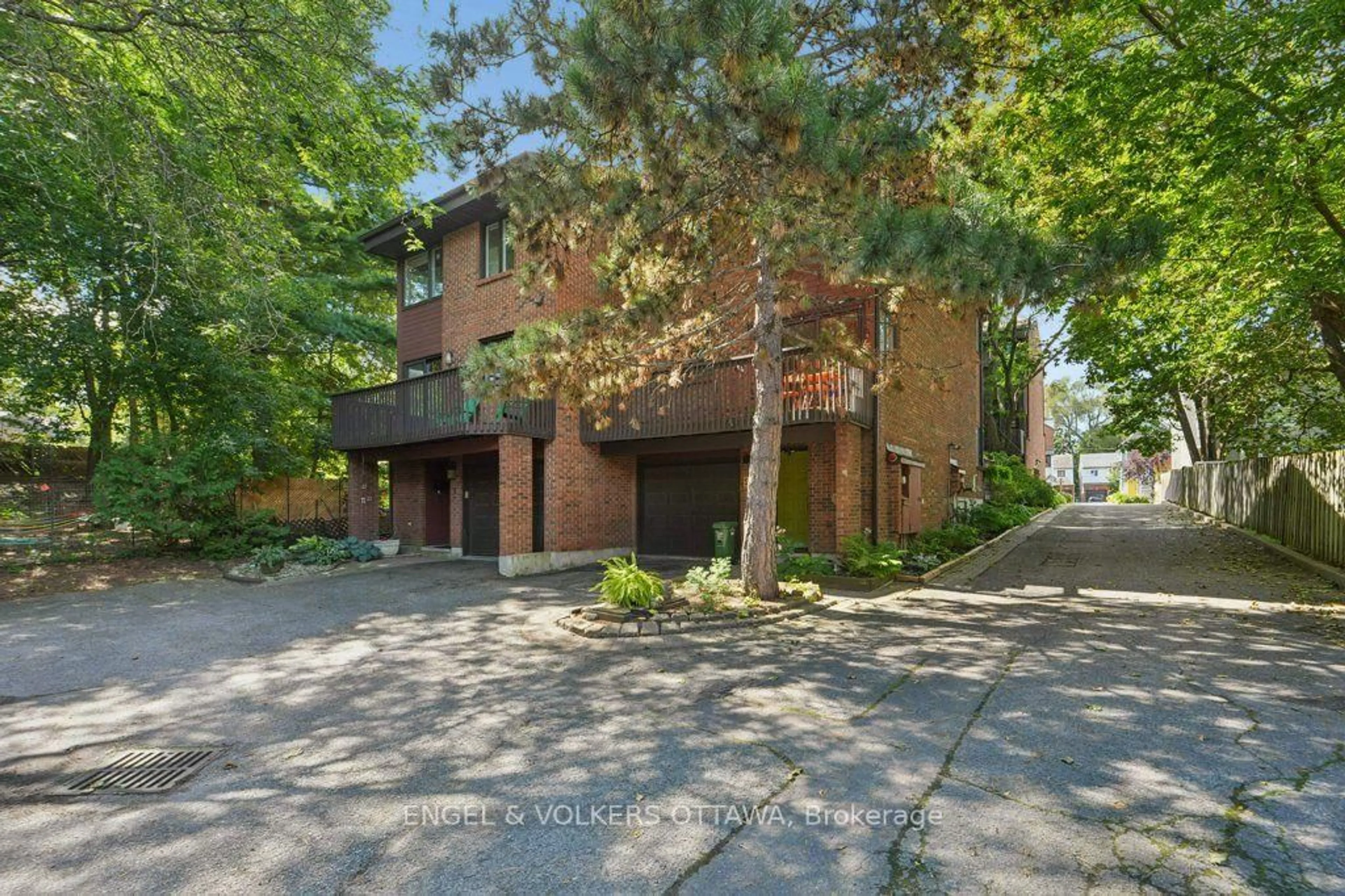 Home with brick exterior material, street for 535 Hilson Ave #4, Ottawa Ontario K1Z 6C9