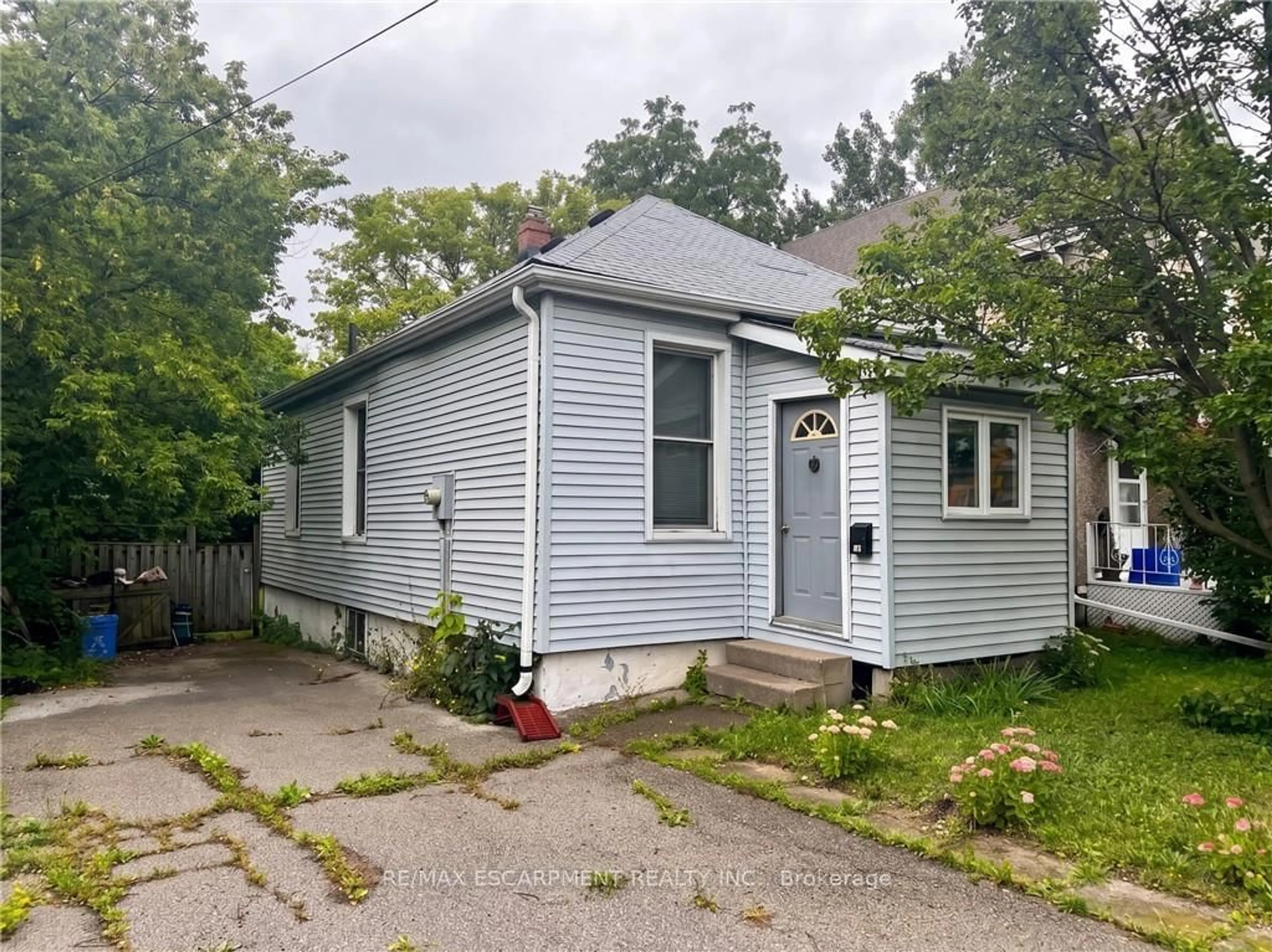 Unknown for 28 Brantdale Ave, Hamilton Ontario L9C 1B7