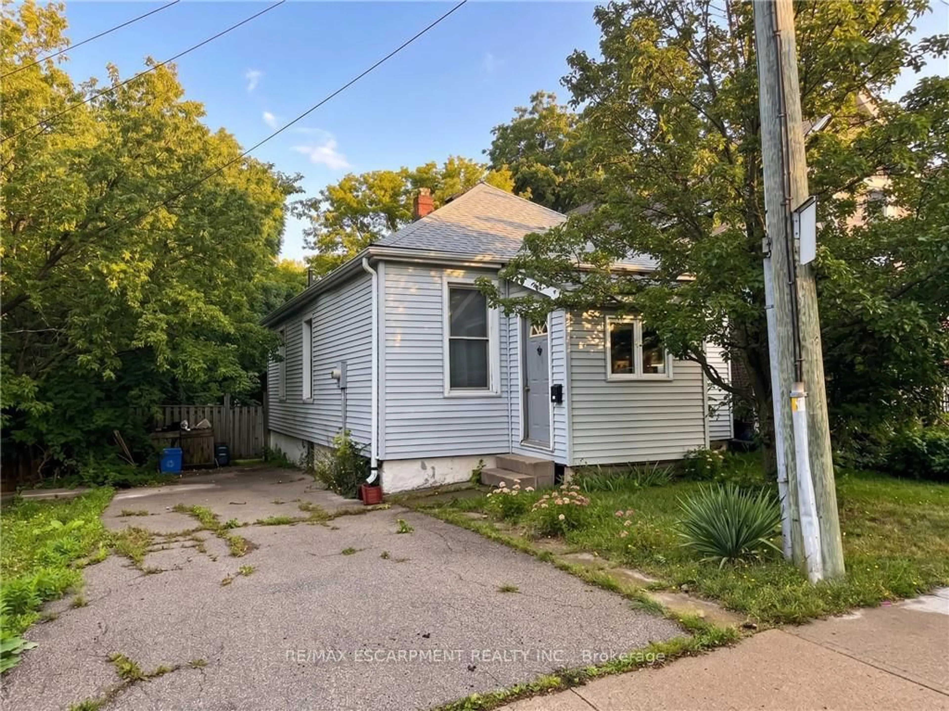 Unknown for 28 Brantdale Ave, Hamilton Ontario L9C 1B7