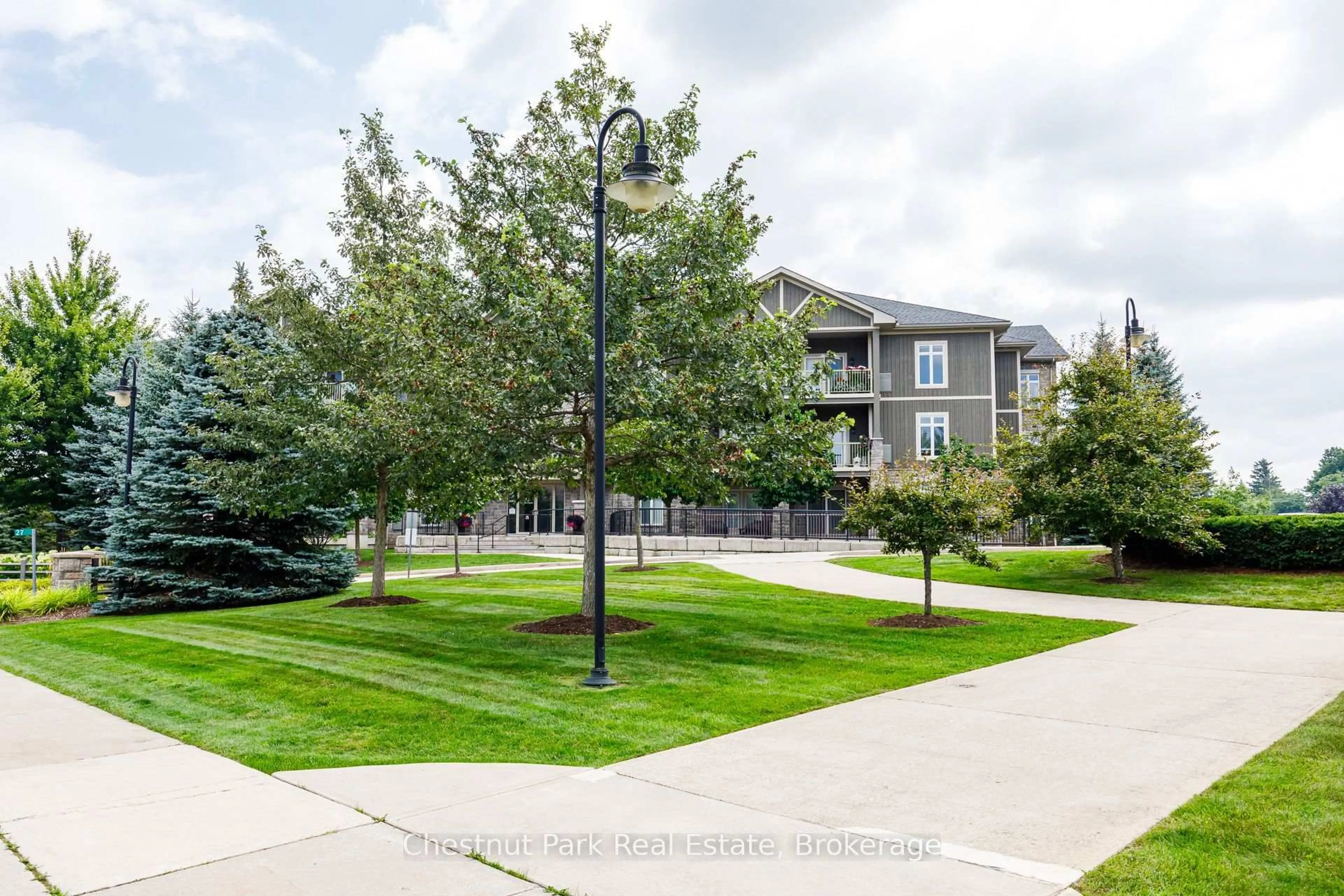 A pic from outside/outdoor area/front of a property/back of a property/a pic from drone, street for 27 Beaver St #208, Blue Mountains Ontario N0H 2P0