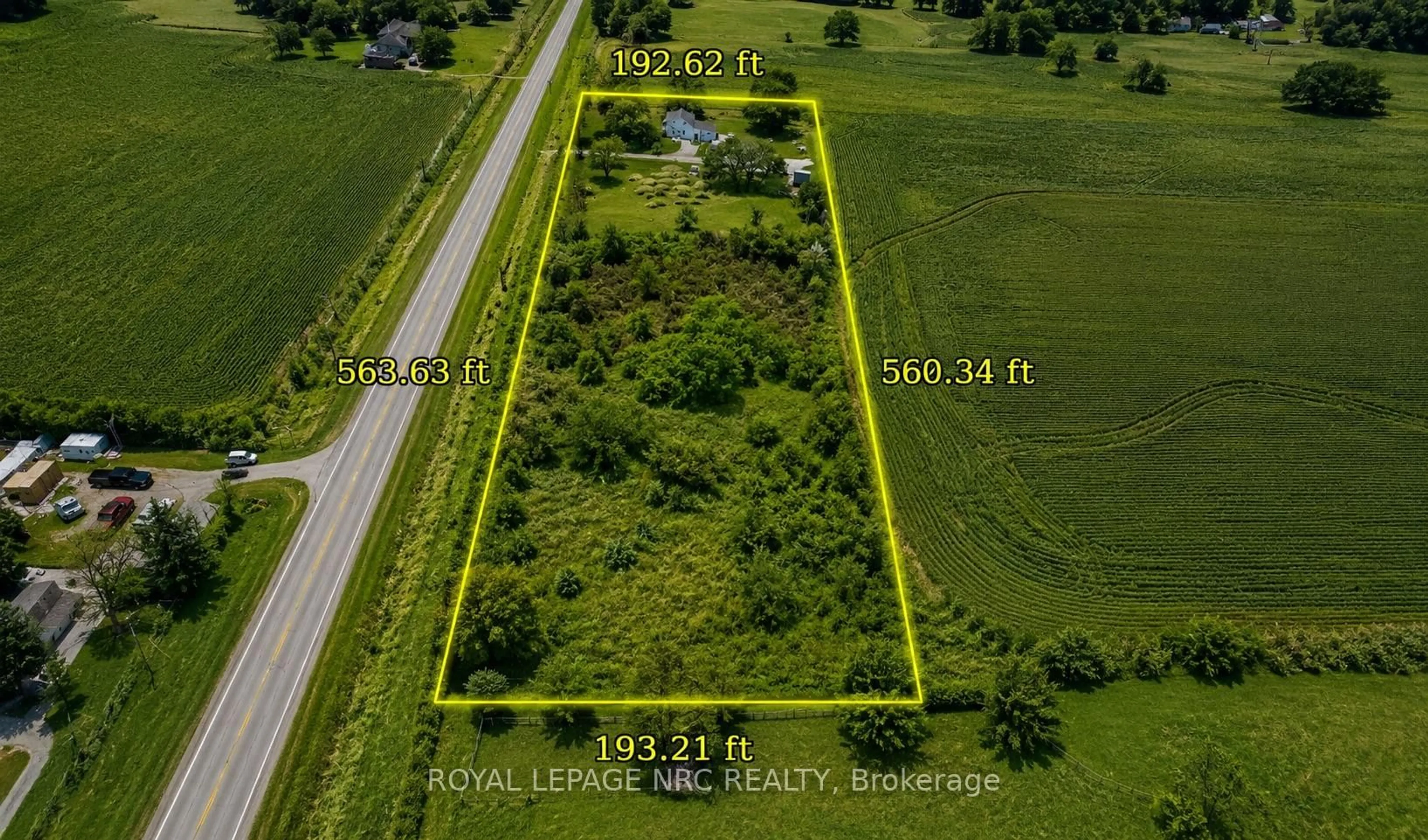 A pic from outside/outdoor area/front of a property/back of a property/a pic from drone, building for 4832 Regional 20 Rd, Lincoln Ontario L0R 1Y0