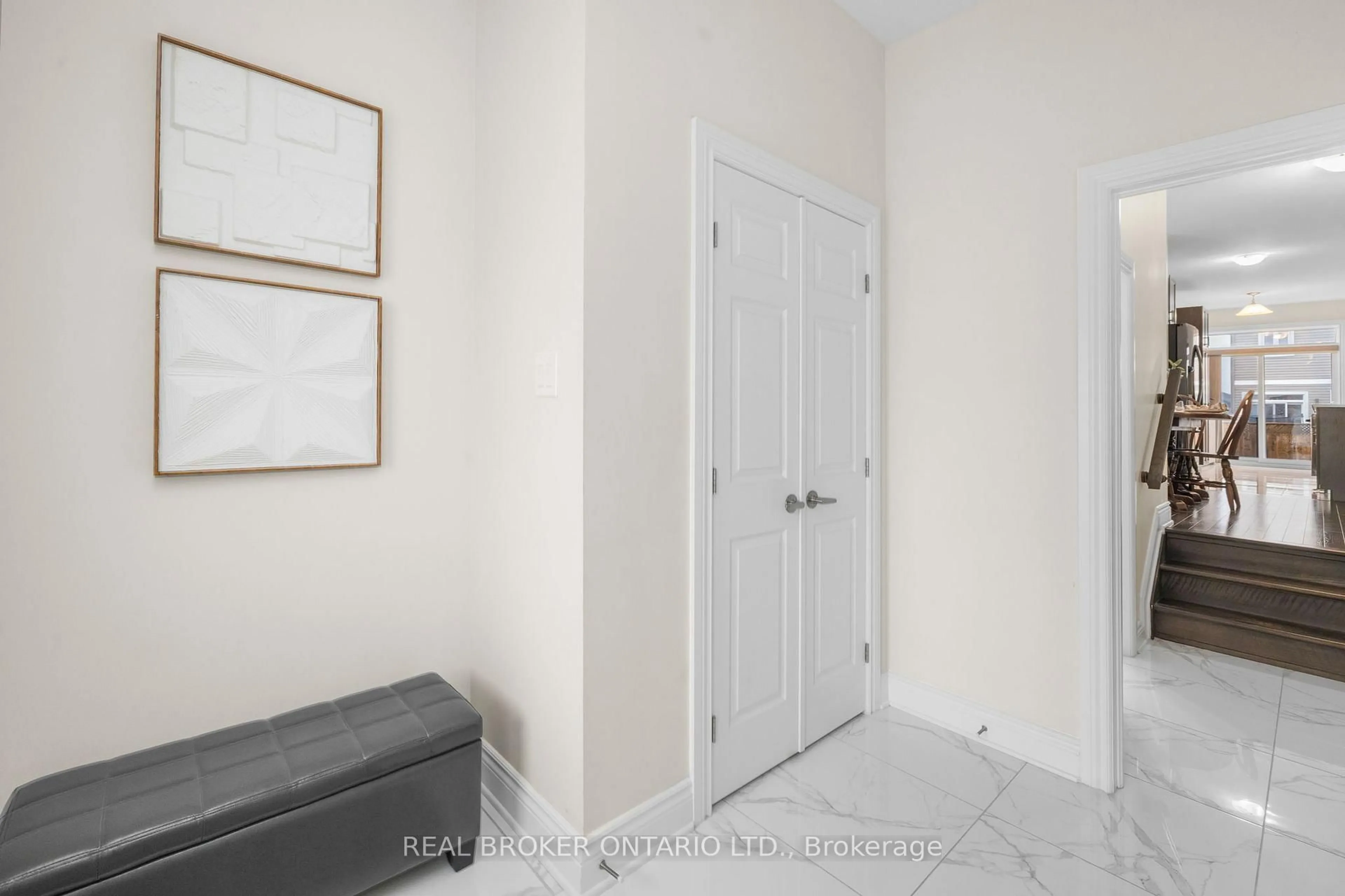 Indoor entryway for 14 Peever Pl, Carleton Place Ontario K7C 0K5