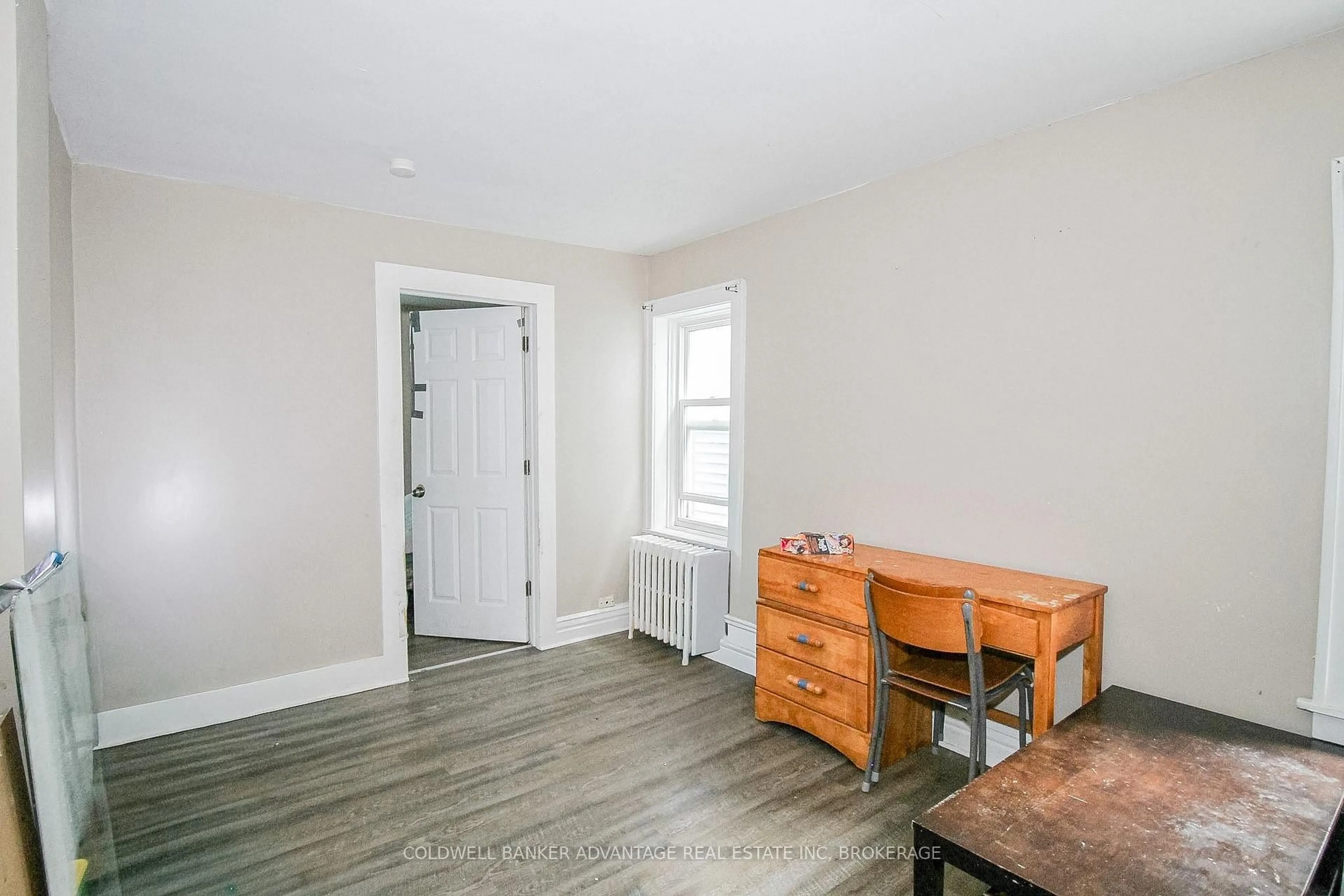 A pic of a room for 305 Burgar St, Welland Ontario L3B 2T5