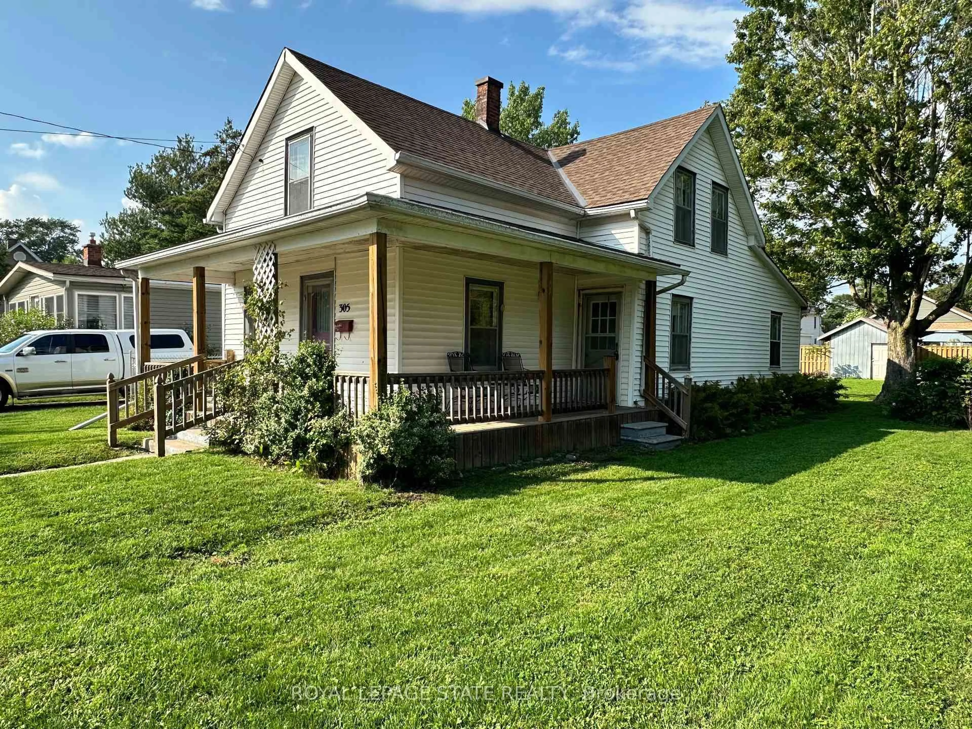 A pic from outside/outdoor area/front of a property/back of a property/a pic from drone, street for 305 North Cayuga St, Haldimand Ontario N1A 1P4