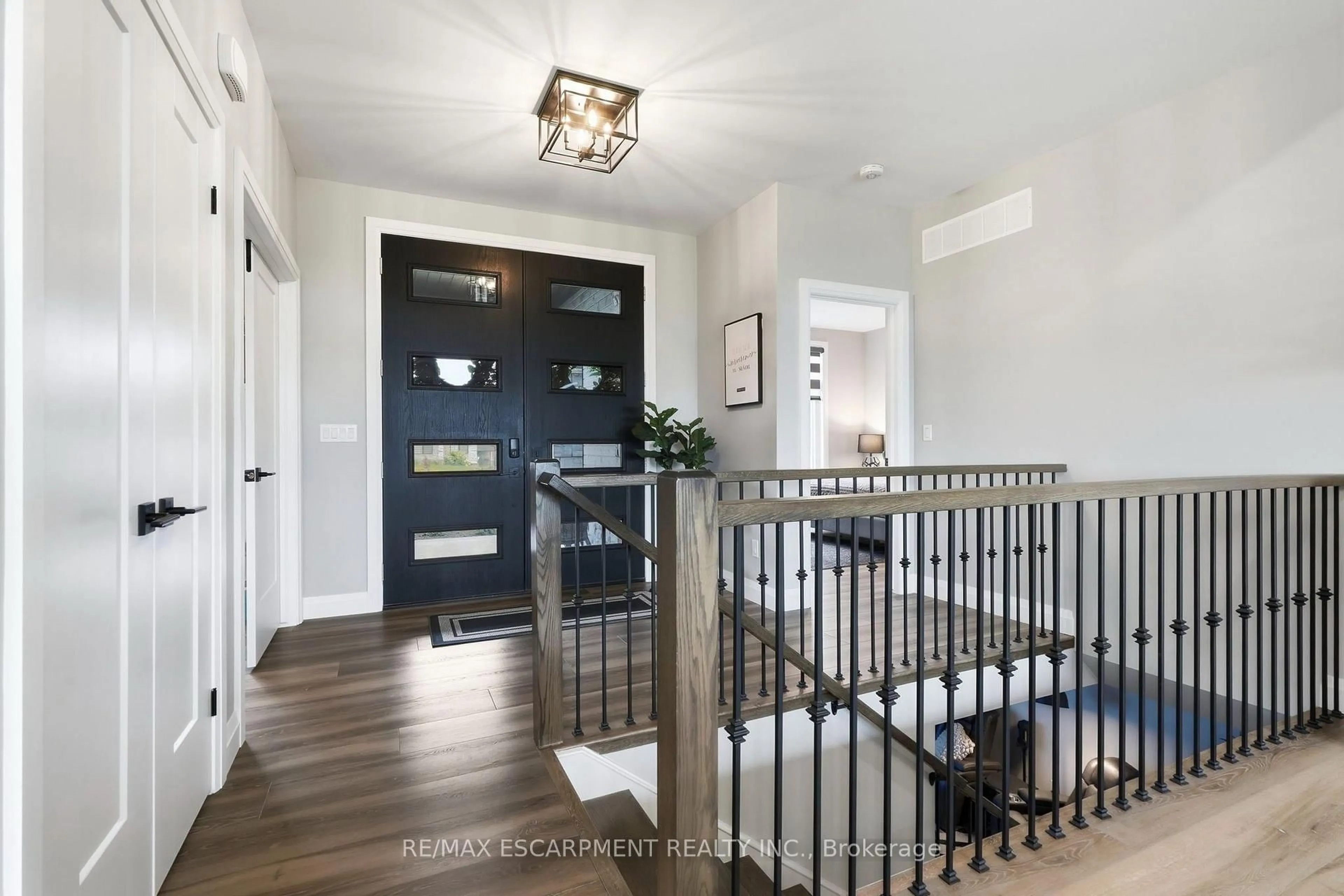 Indoor entryway for 14 Hudson Dr, Brantford Ontario N3T 0V6