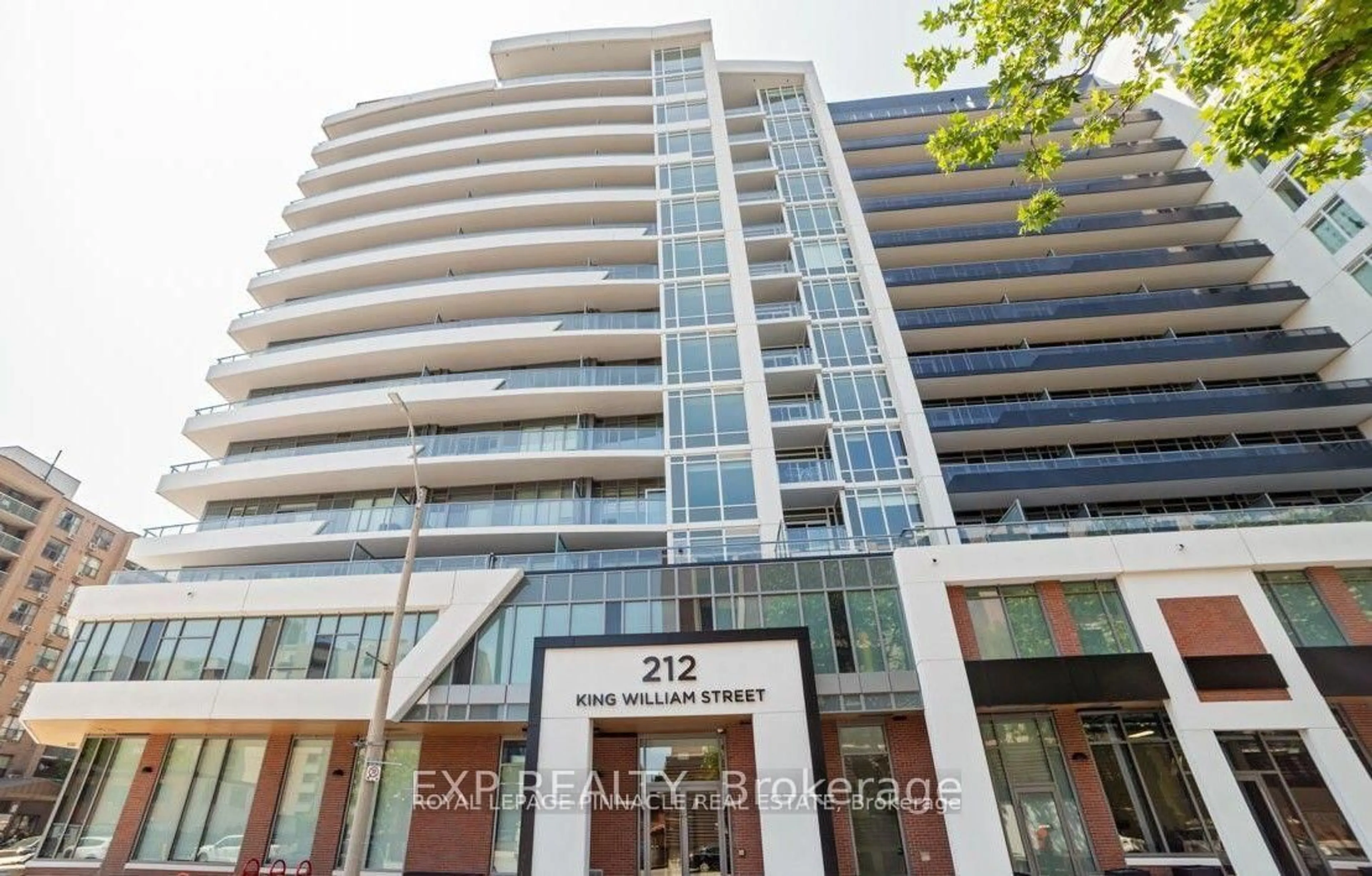 Indoor foyer for 212 KING WILLIAM St #1405, Hamilton Ontario L8R 3N9