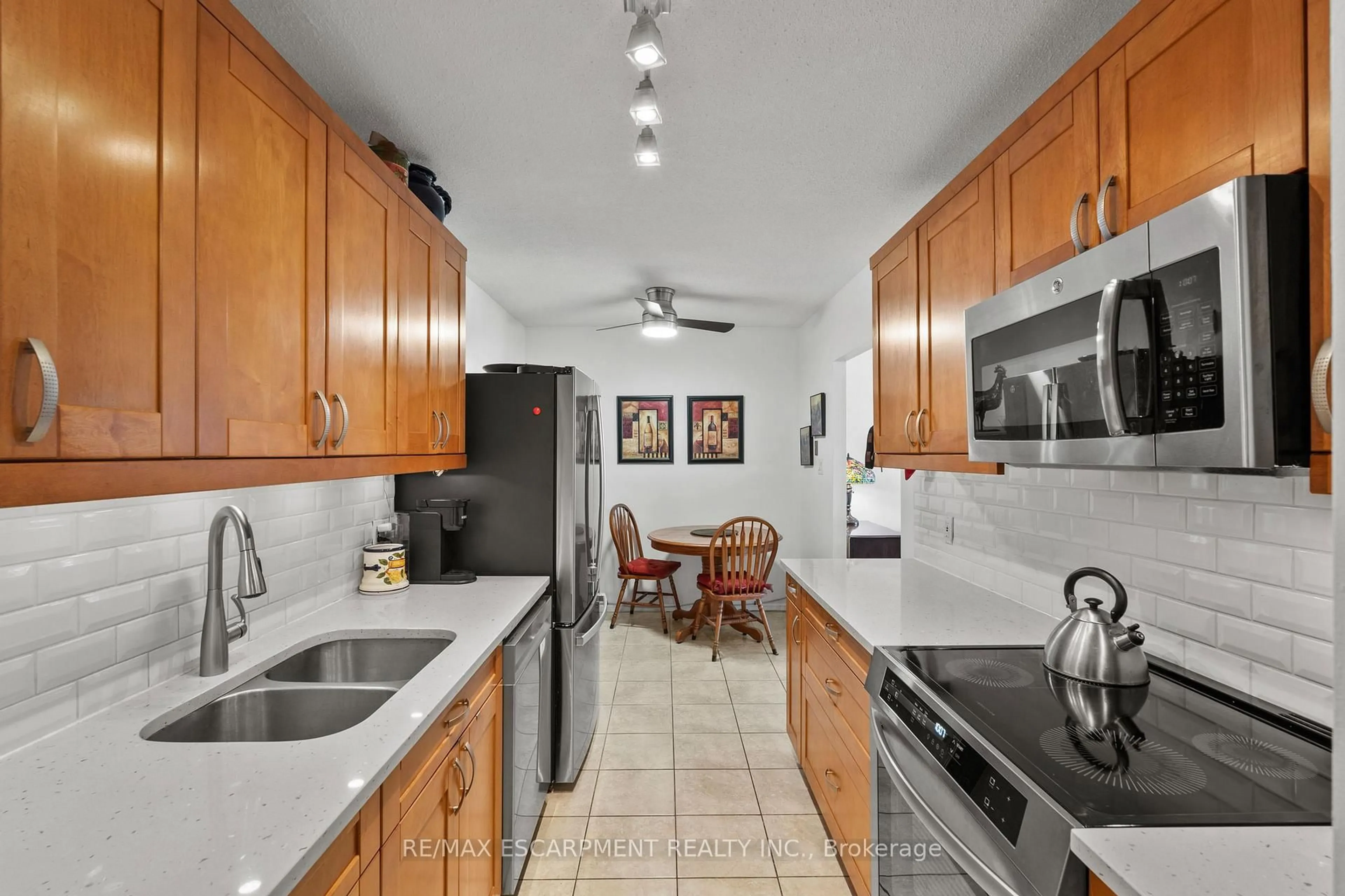 Standard kitchen, ceramic/tile floor for 75 Queen St #2206, Hamilton Ontario L8R 3J3