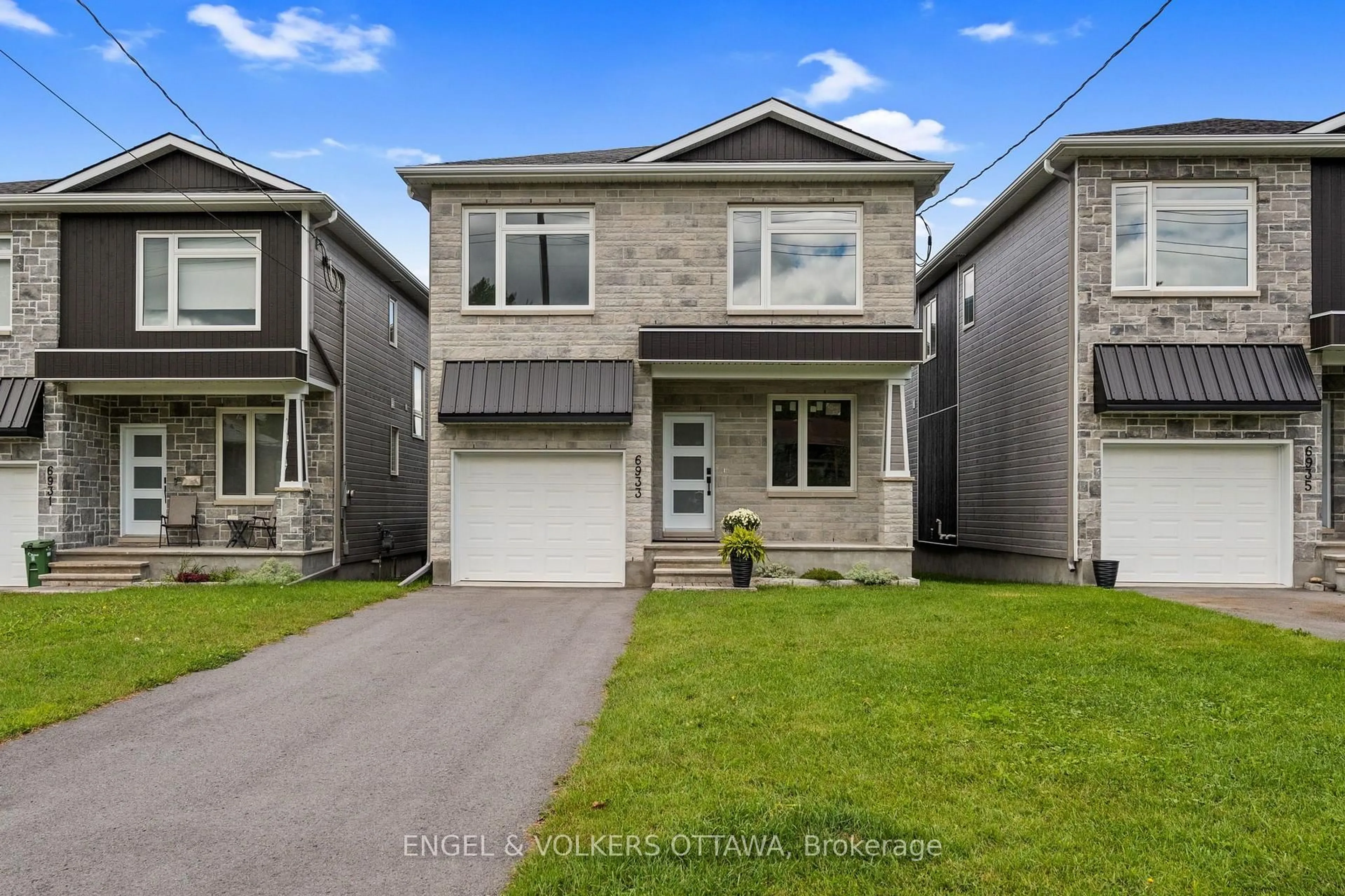Home with vinyl exterior material, street for 6933 Notre Dame St, Ottawa Ontario K1C 1H6