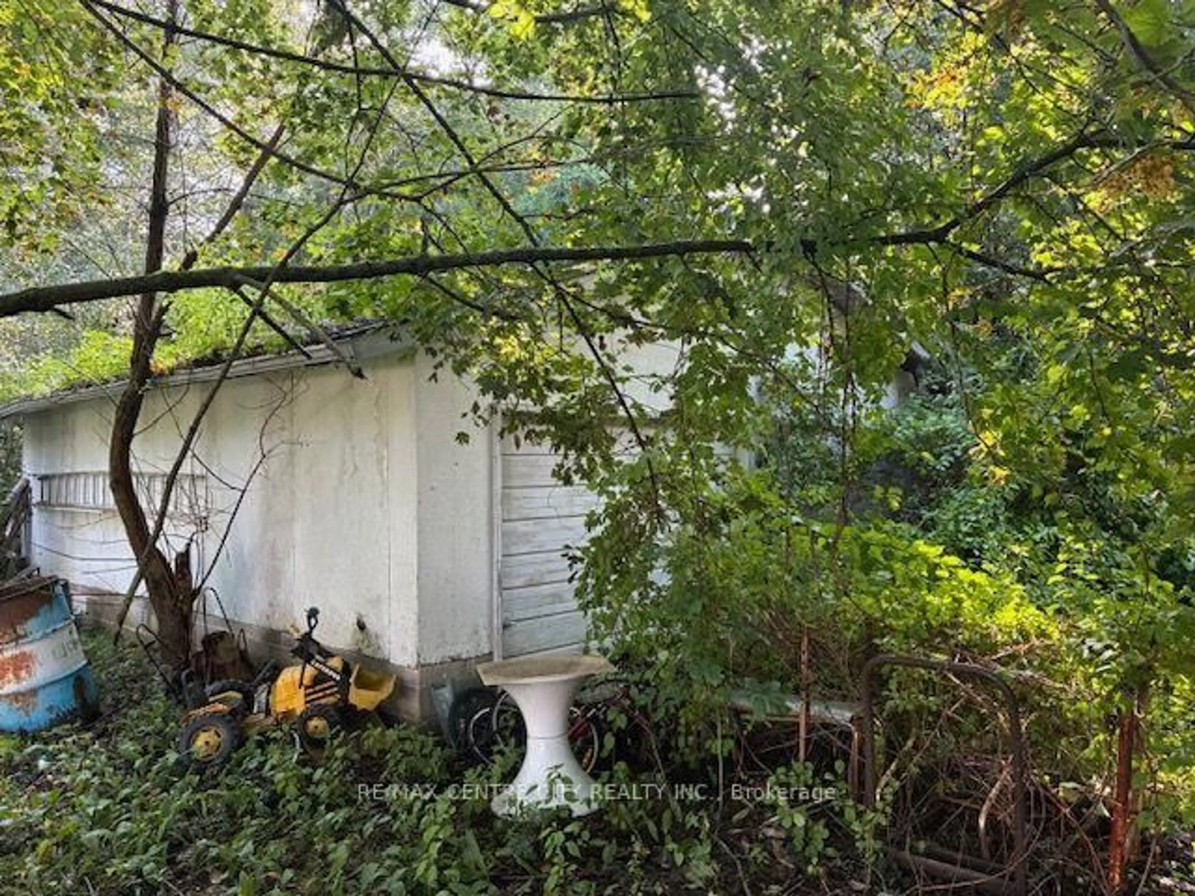 Shed for 9644 Richardson Dr, Lambton Shores Ontario N0N 1J3