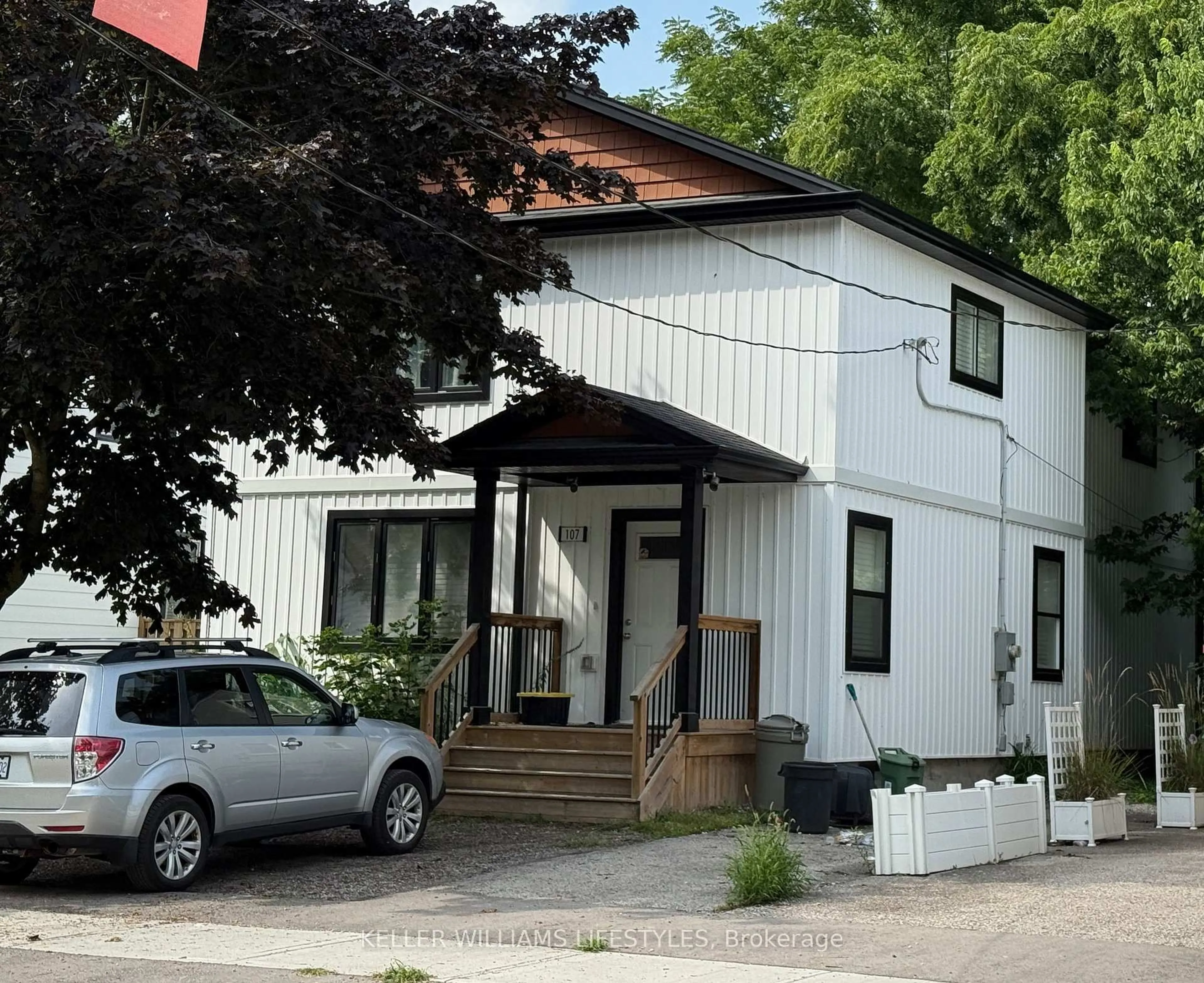 Home with vinyl exterior material, street for 107 Cavendish Cres, London North Ontario N6H 1A3