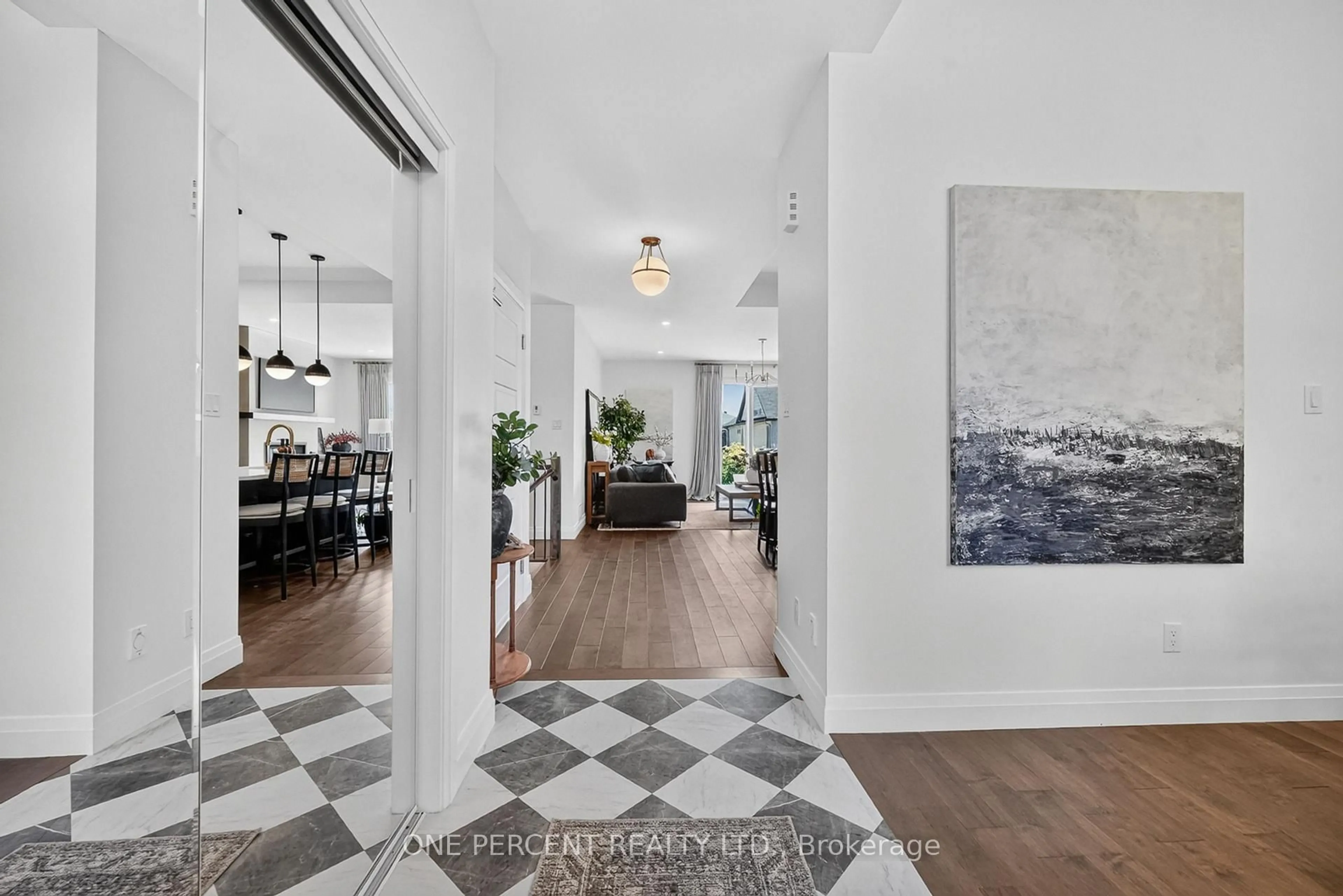 Indoor entryway for 10 Granite St, Clarence-Rockland Ontario K4K 0J2