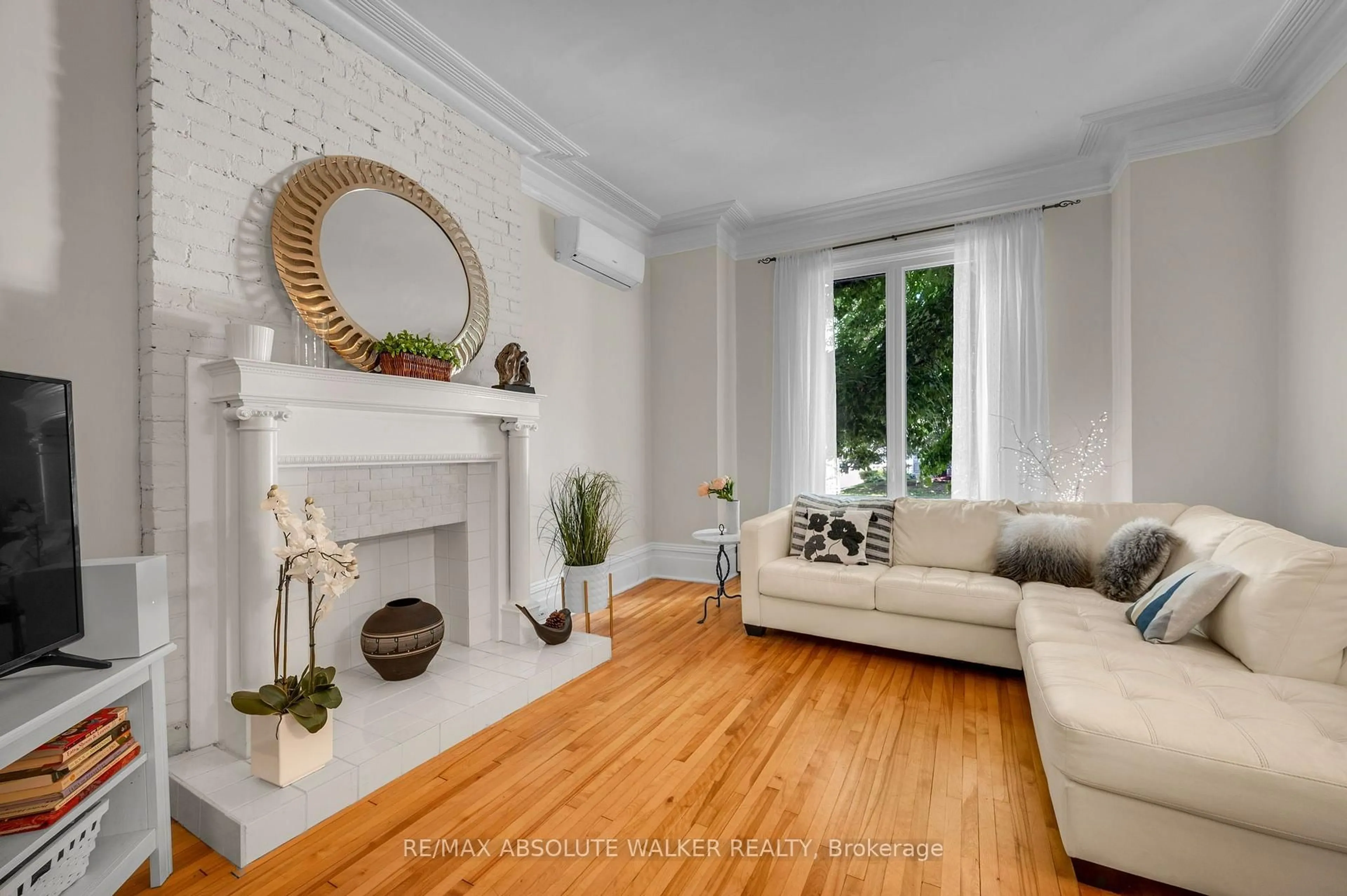 Living room with furniture, unknown for 120 Strathcona Ave, Ottawa Ontario K1S 1X6