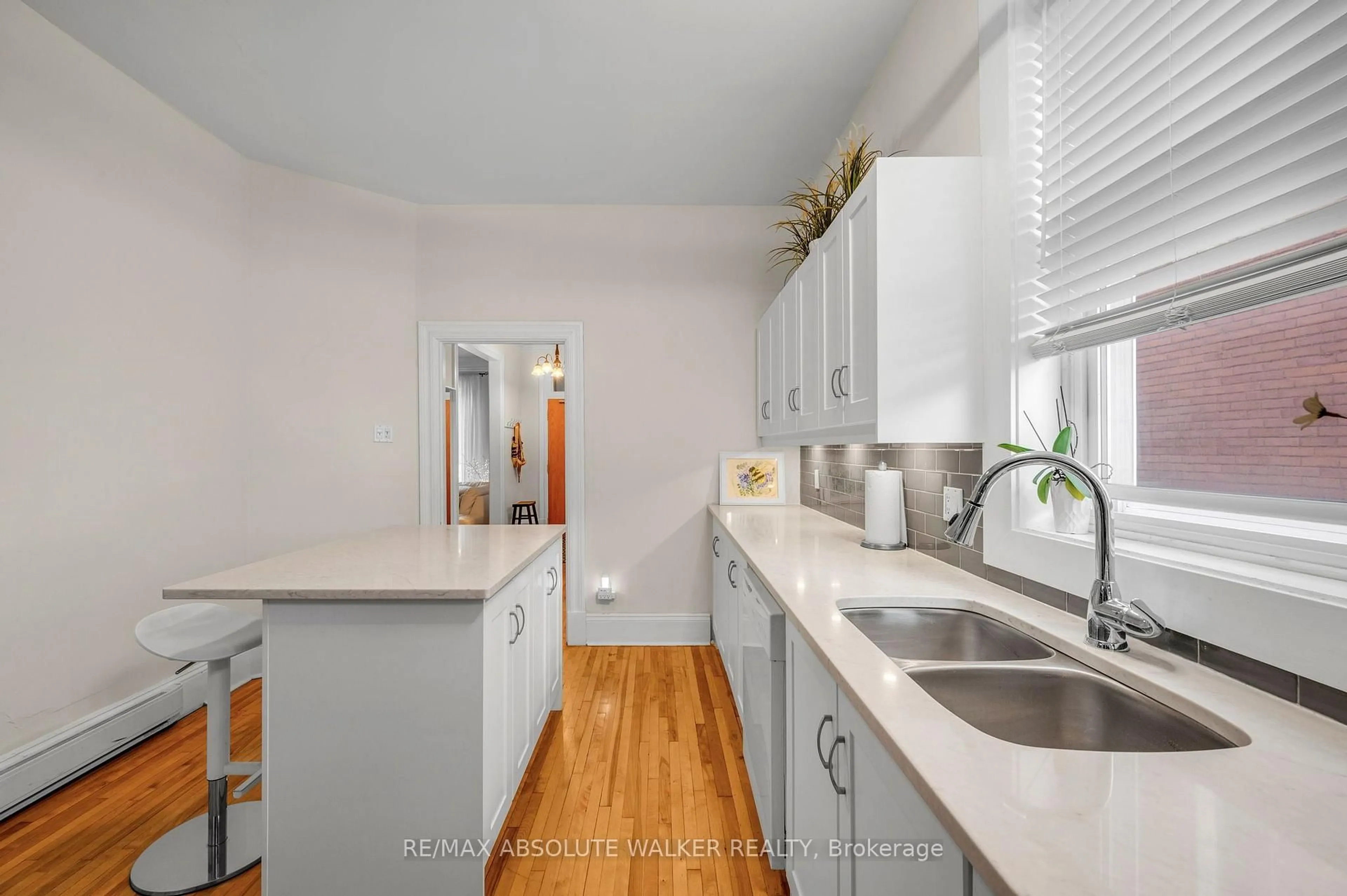 Kitchen with laundary machines, unknown for 120 Strathcona Ave, Ottawa Ontario K1S 1X6