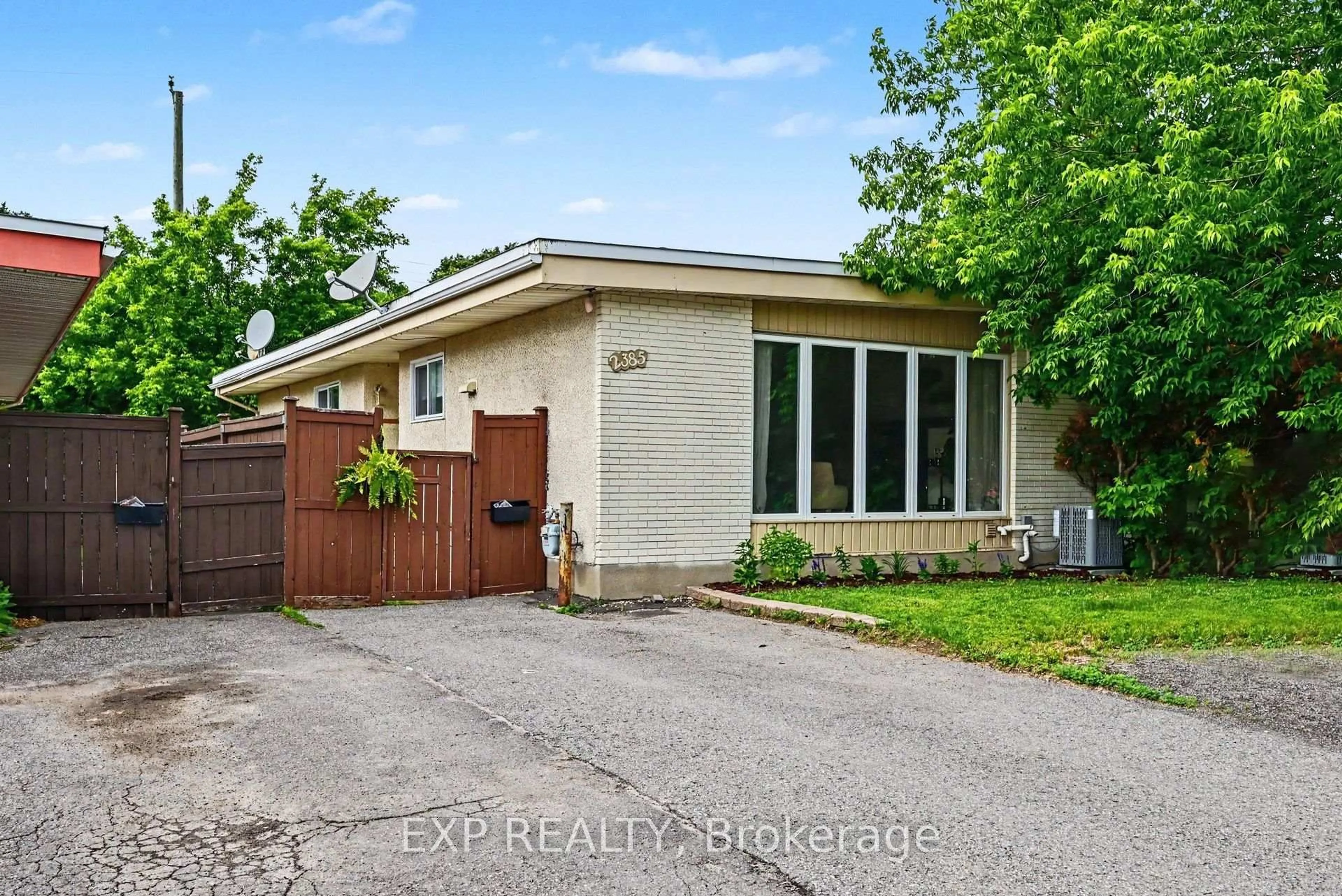 Unknown for 2385 Walkley Rd, Ottawa Ontario K1G 3H1