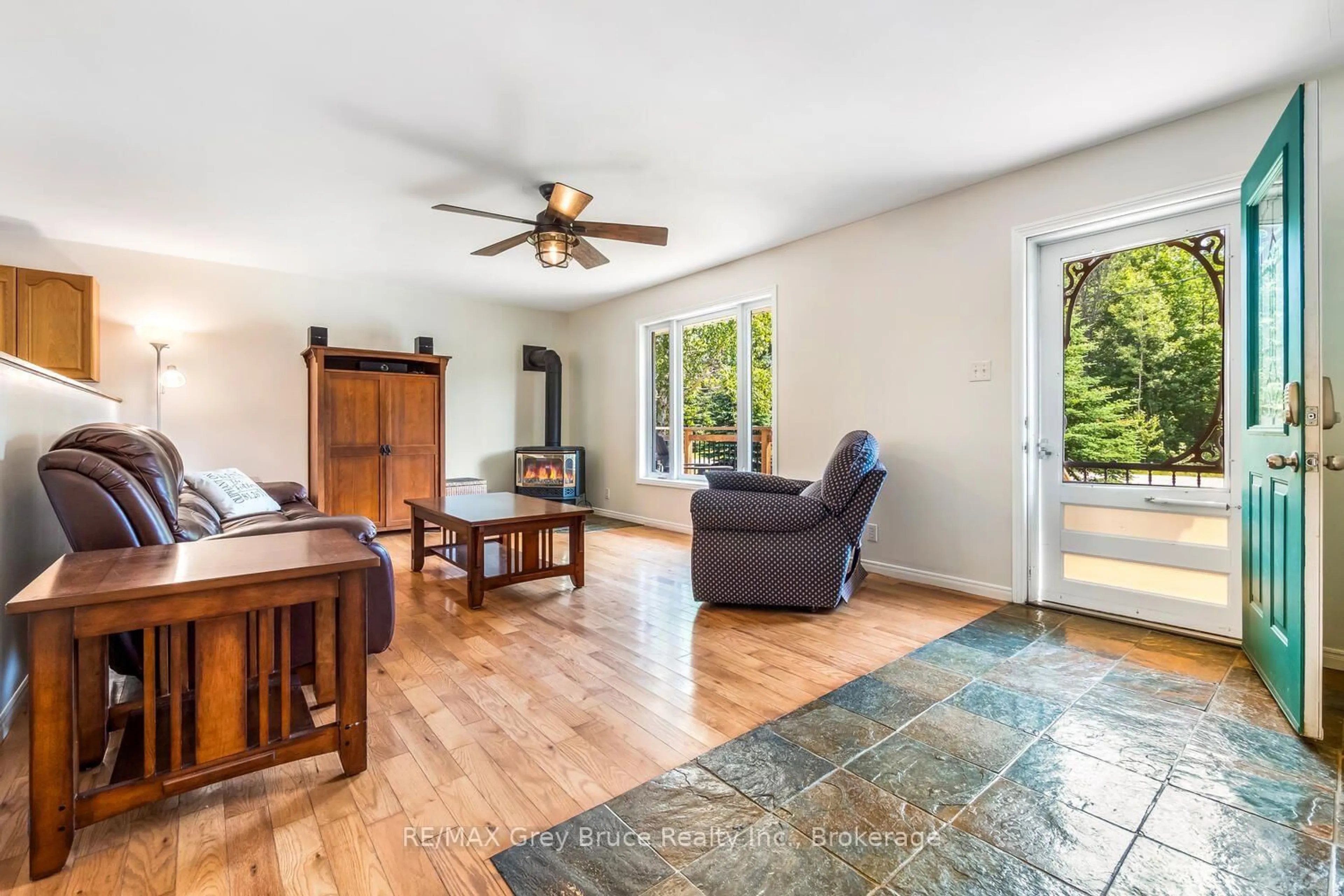 Living room with furniture, unknown for 32 Sugarbush Rd, South Bruce Peninsula Ontario N0H 2G0