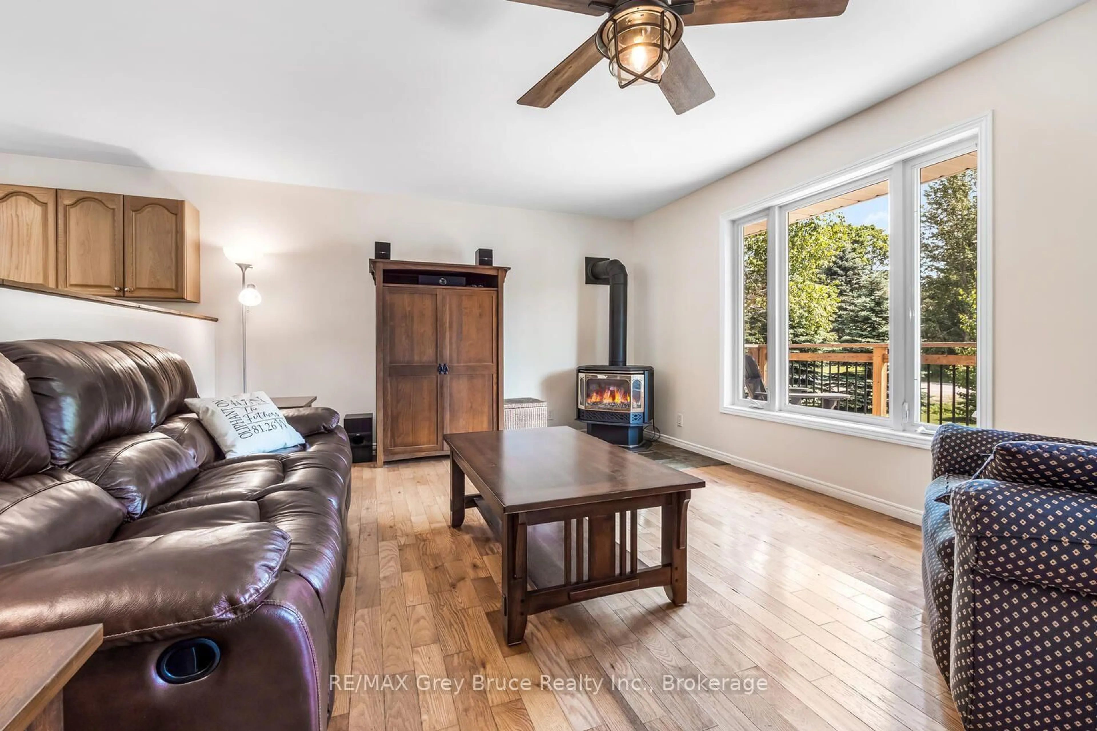 Living room with furniture, wood/laminate floor for 32 Sugarbush Rd, South Bruce Peninsula Ontario N0H 2G0