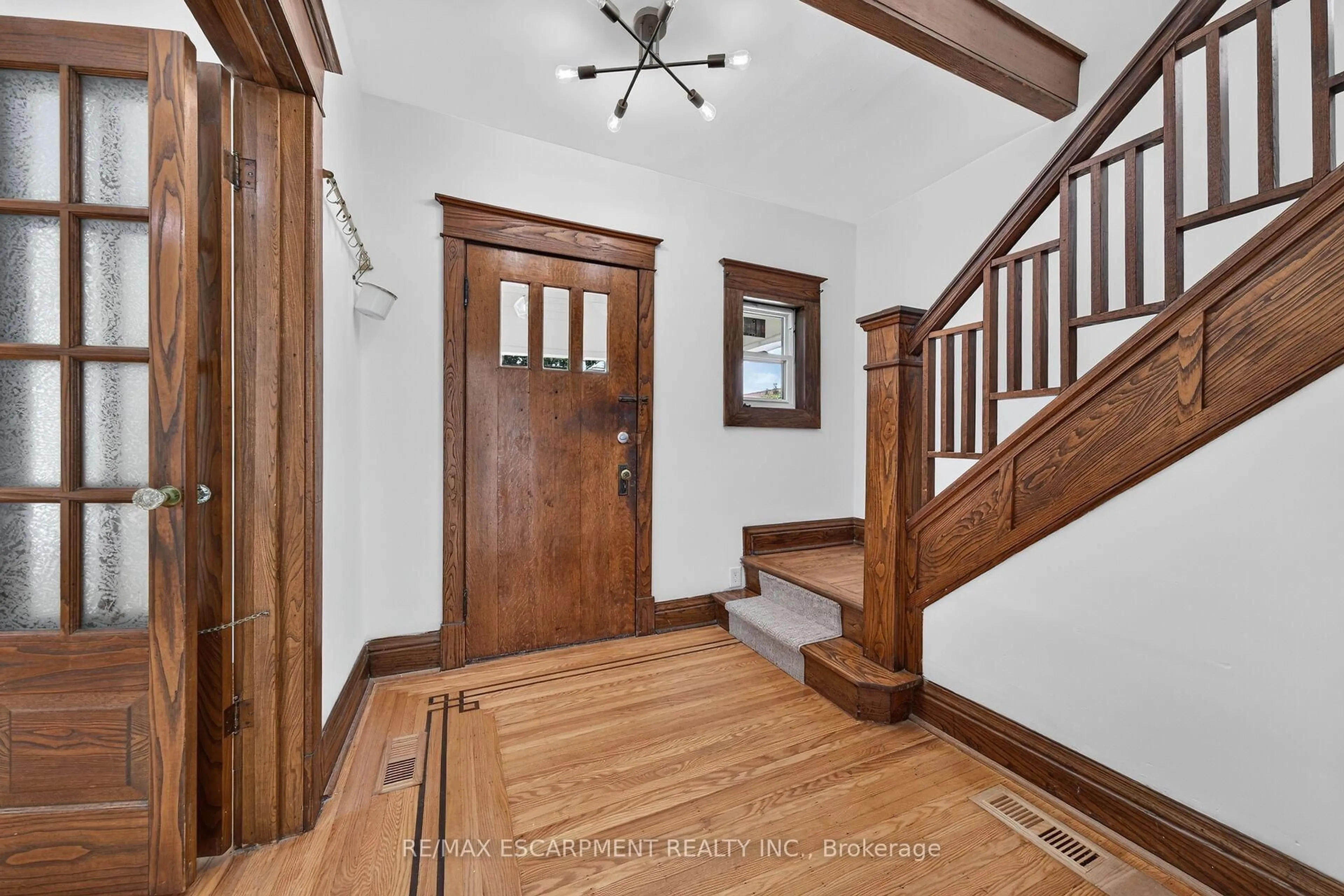 Indoor entryway for 229 Park Row, Hamilton Ontario L8K 2K4
