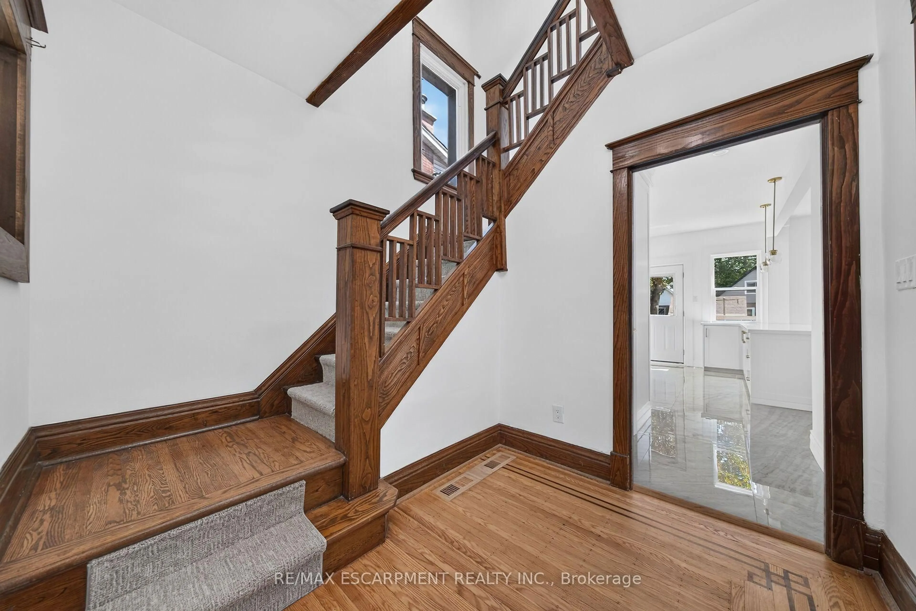 Stairs for 229 Park Row, Hamilton Ontario L8K 2K4