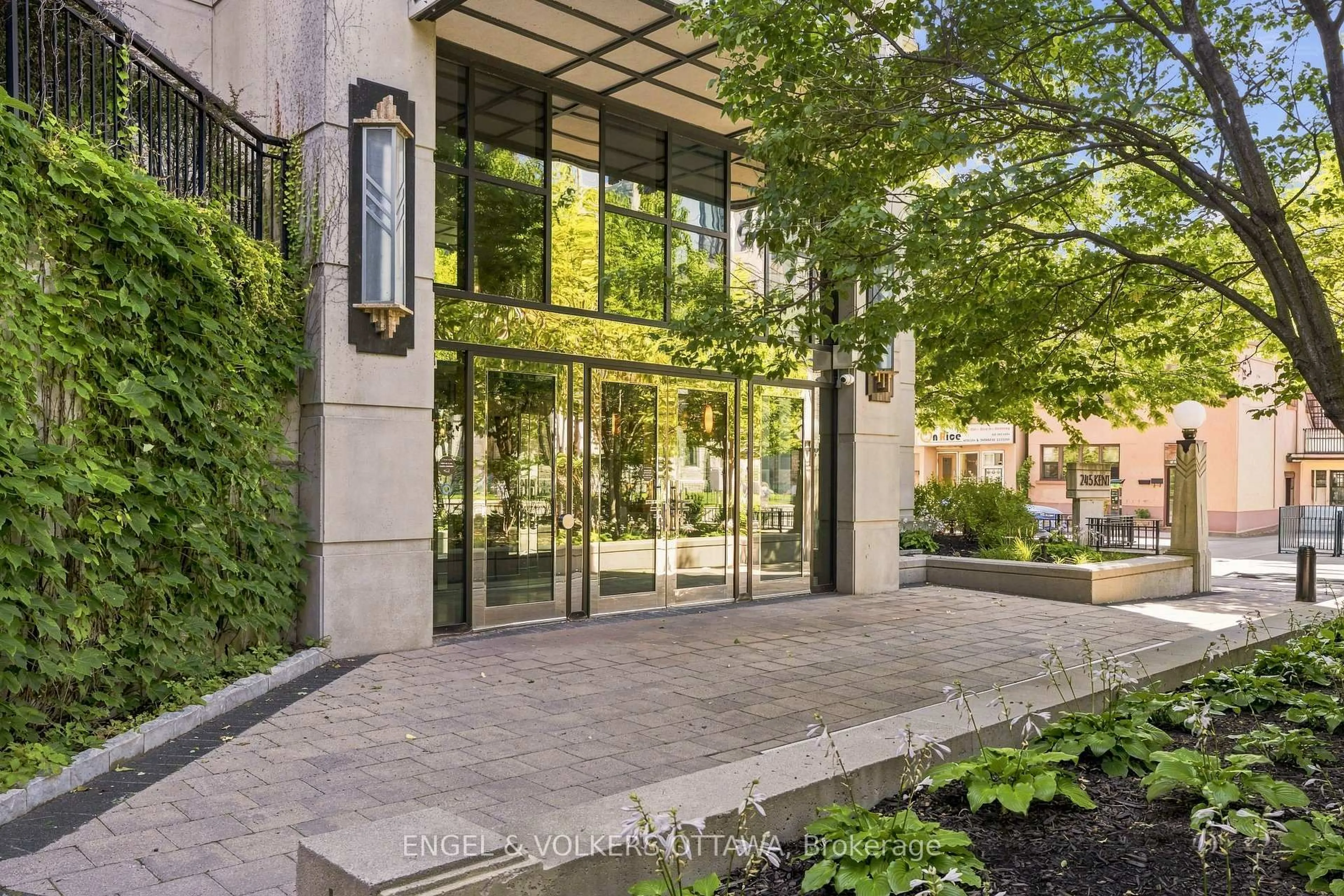 Unknown for 245 Kent St #1009, Ottawa Ontario K2P 0A5