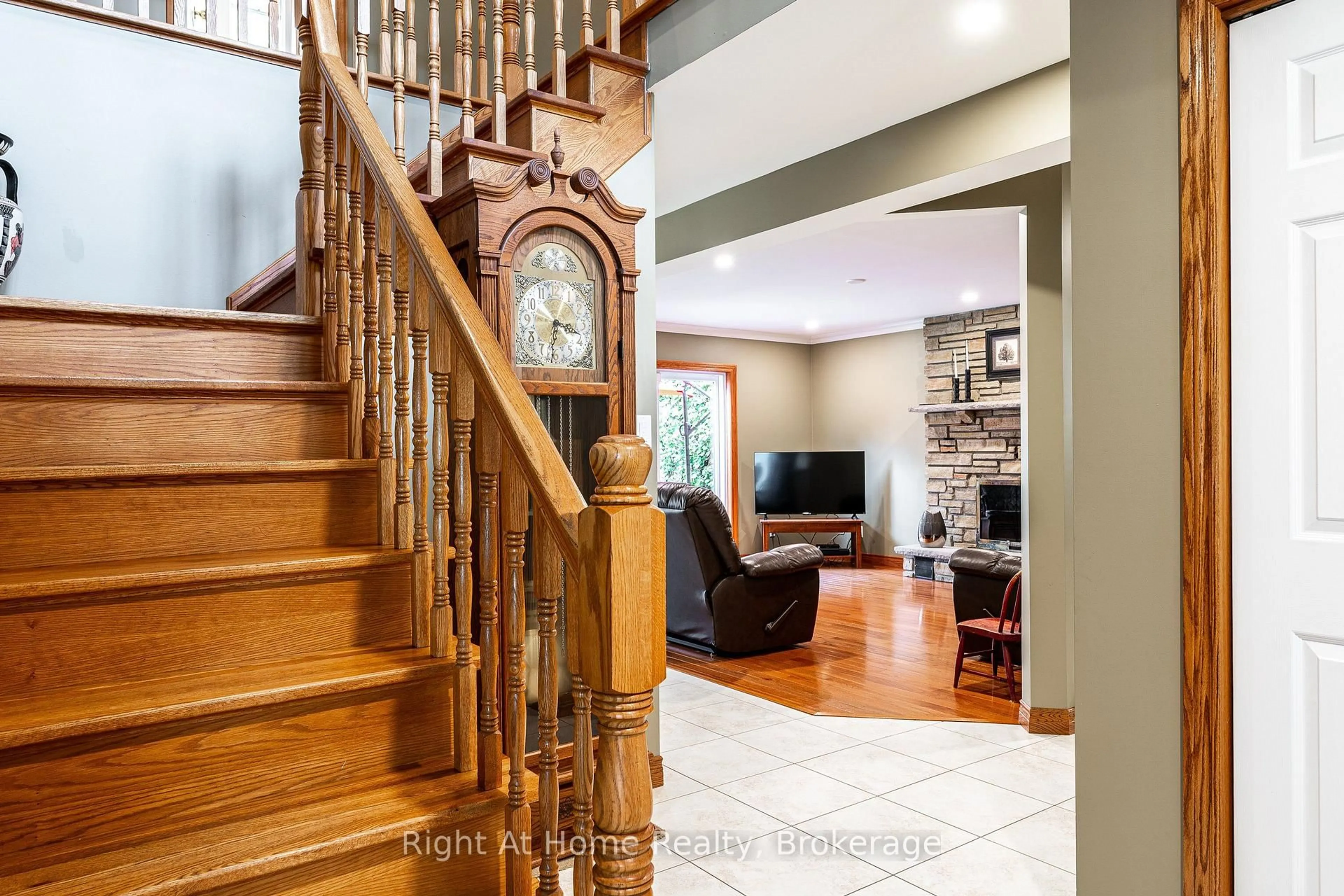 Indoor entryway for 27 Kay St, Stratford Ontario N5A 7R7