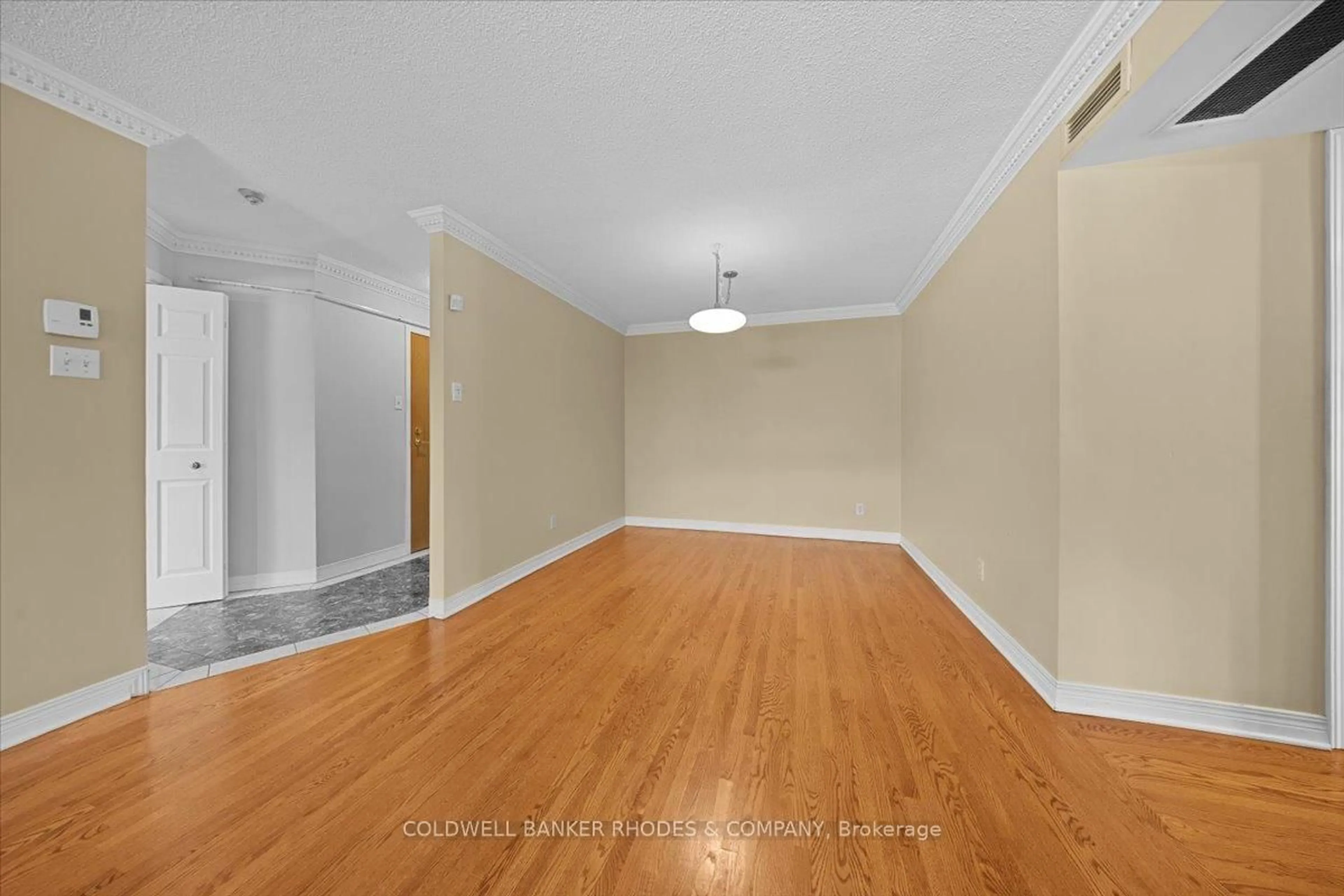 A pic of a room for 939 North River Rd #205, Ottawa Ontario K1K 3V2