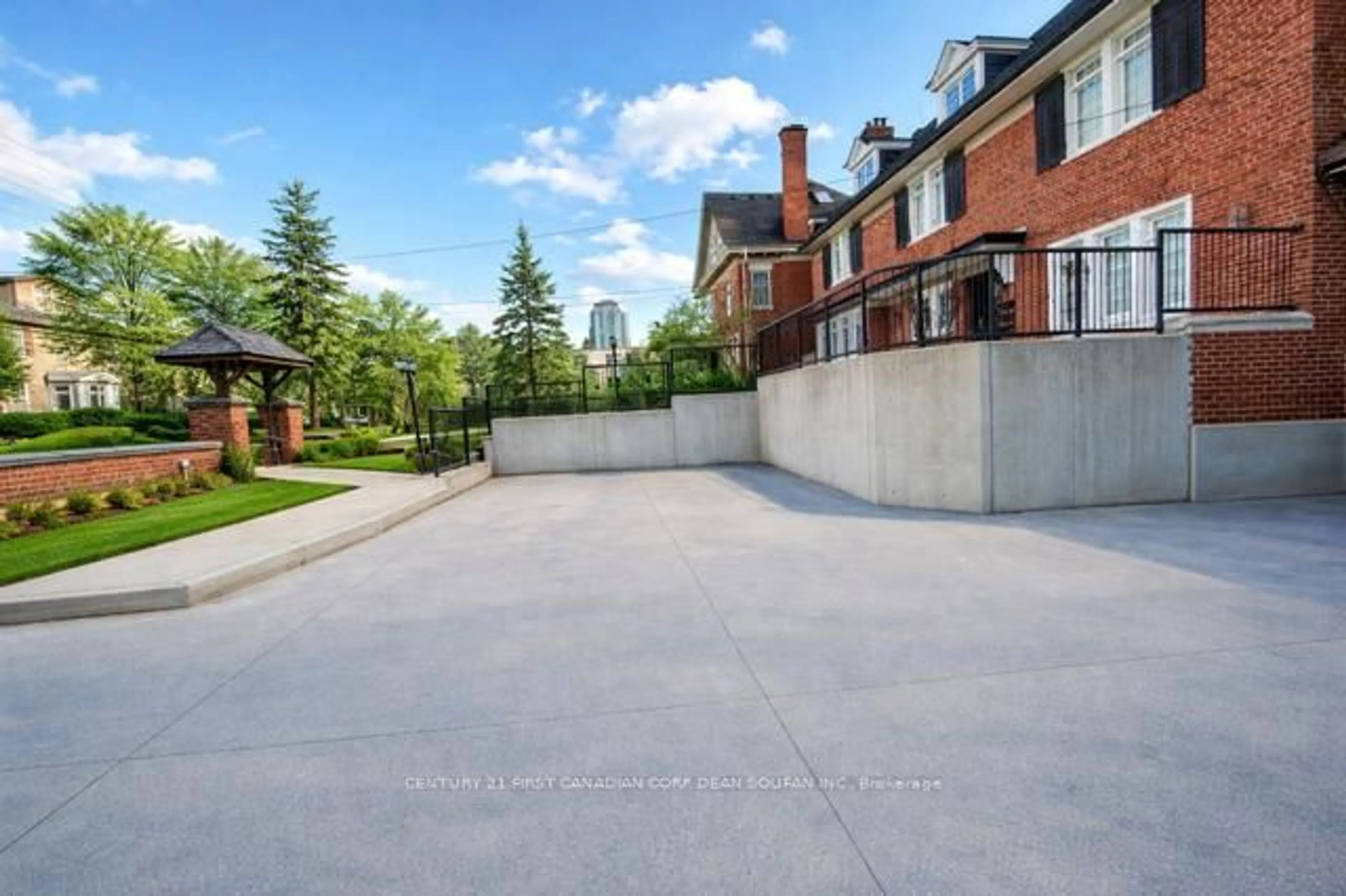 Patio, street for 653 Talbot St, London East Ontario N6A 2T6